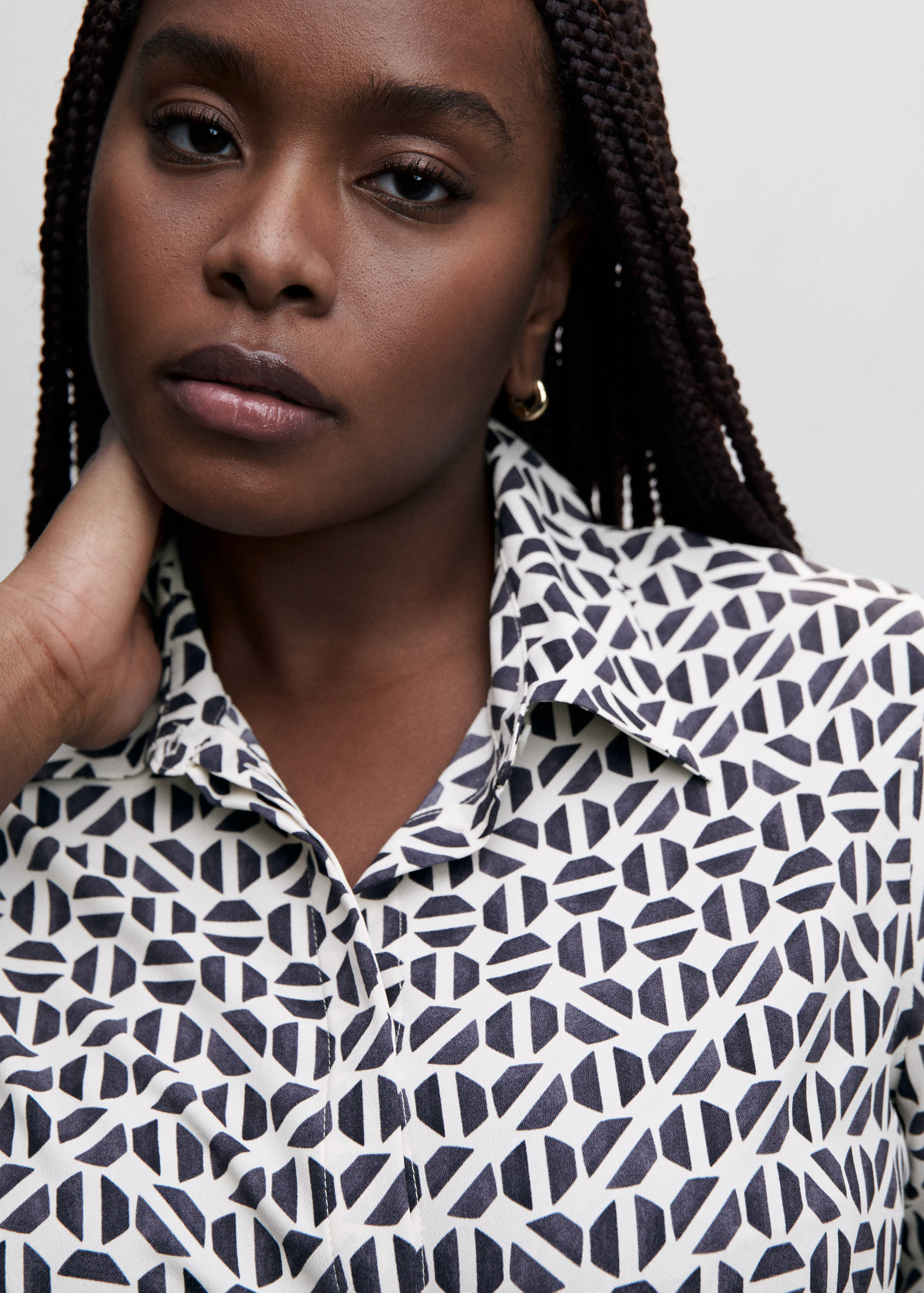 Buttoned flowy shirt - Details of the article 4