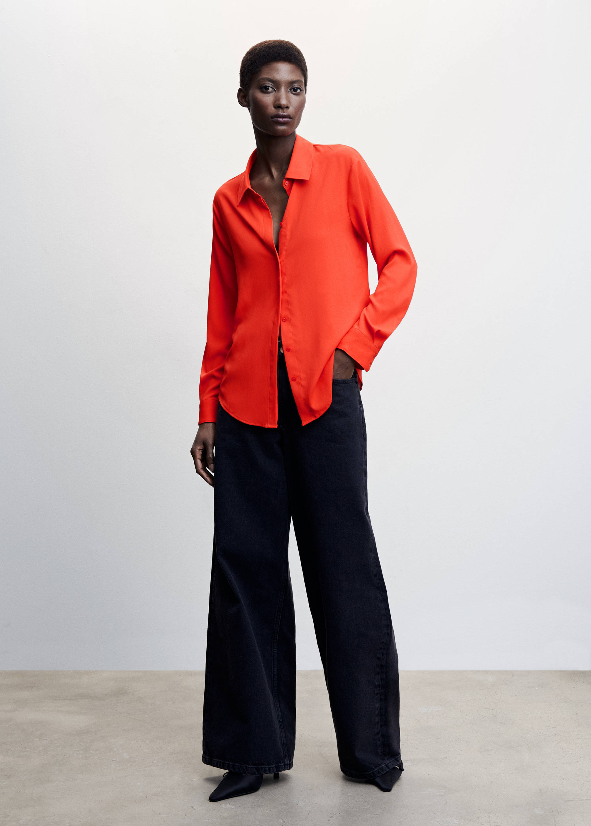 Buttoned flowy shirt - General plane