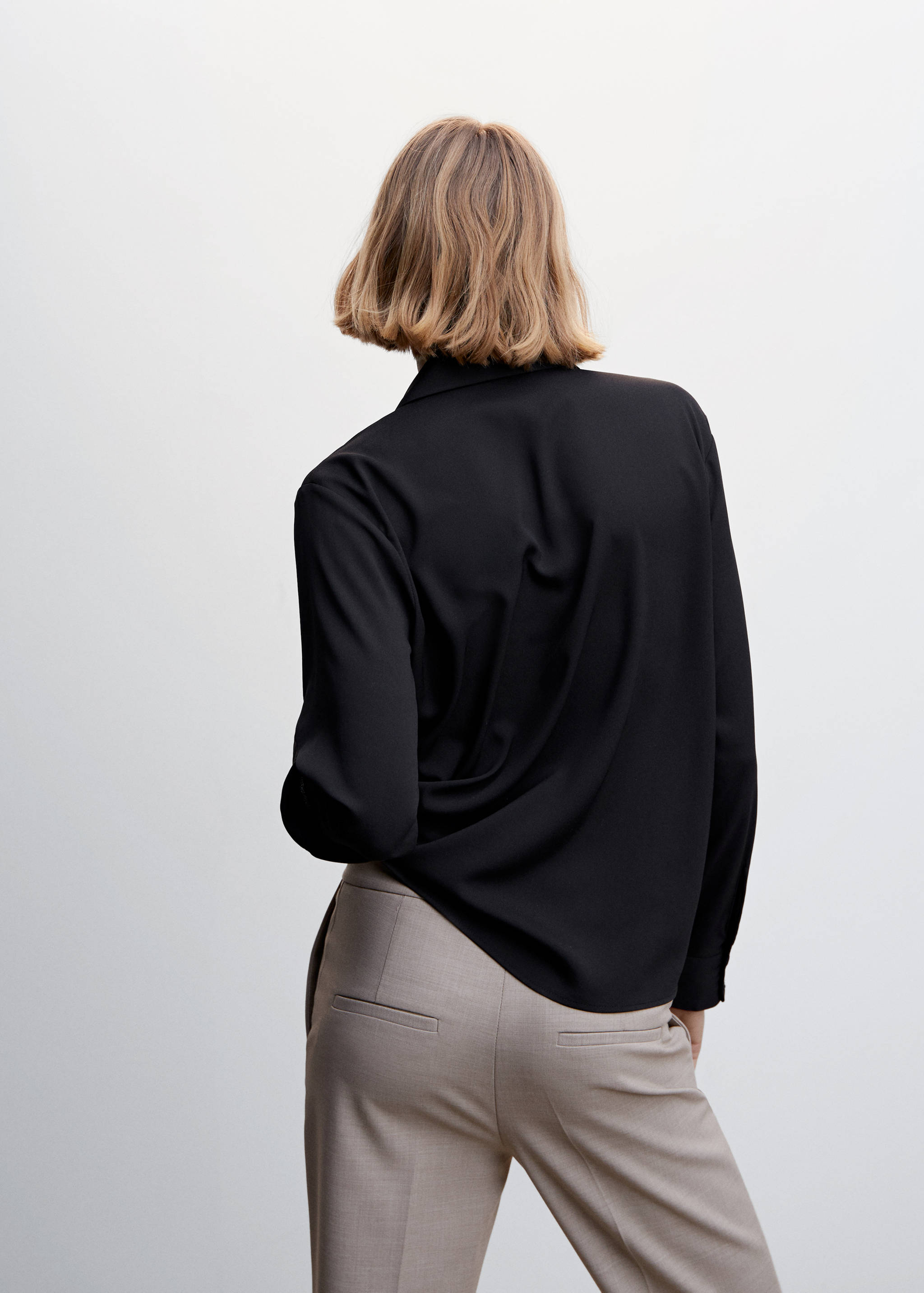 Buttoned flowy shirt - Reverse of the article