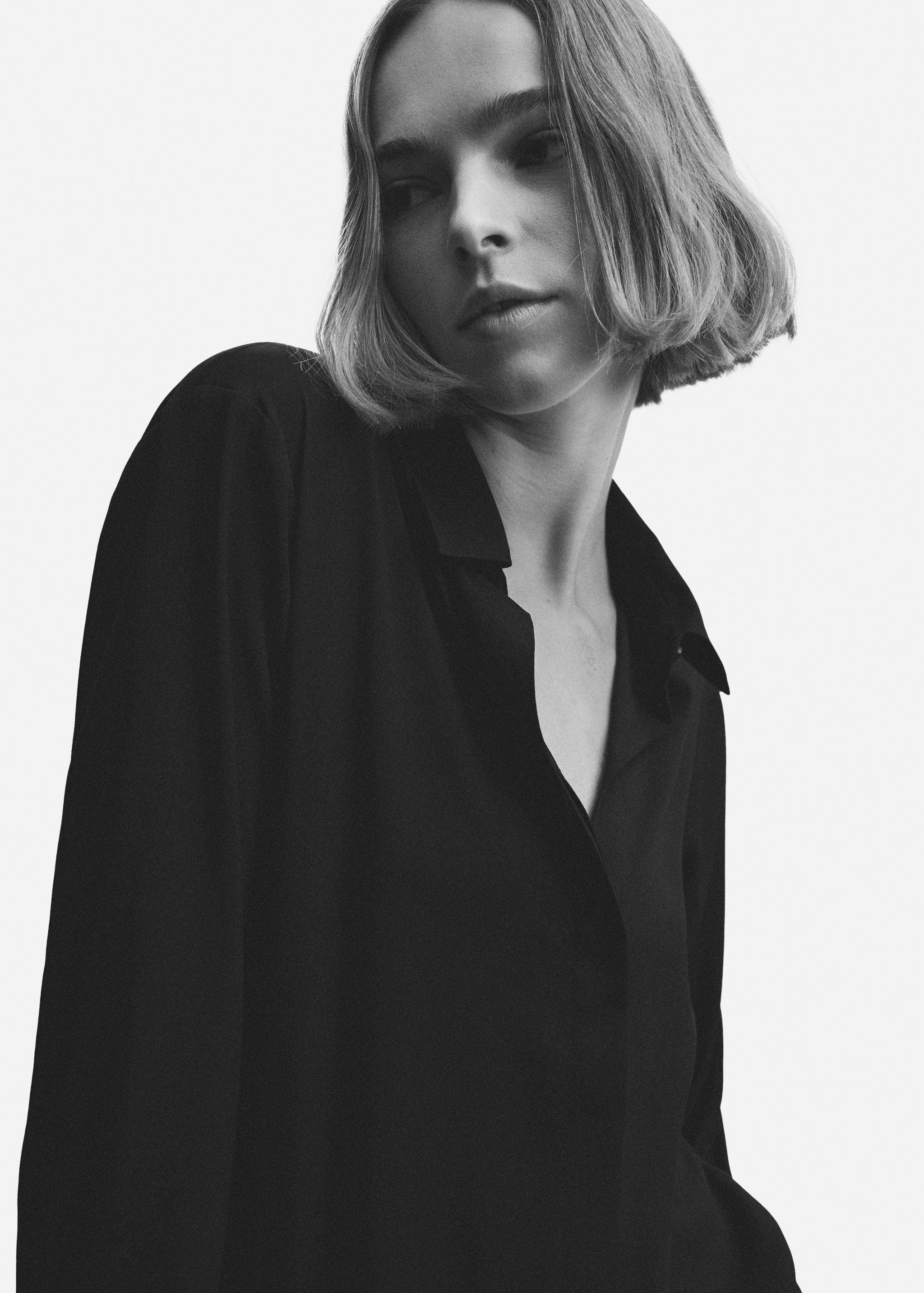 Buttoned flowy shirt - Details of the article 1