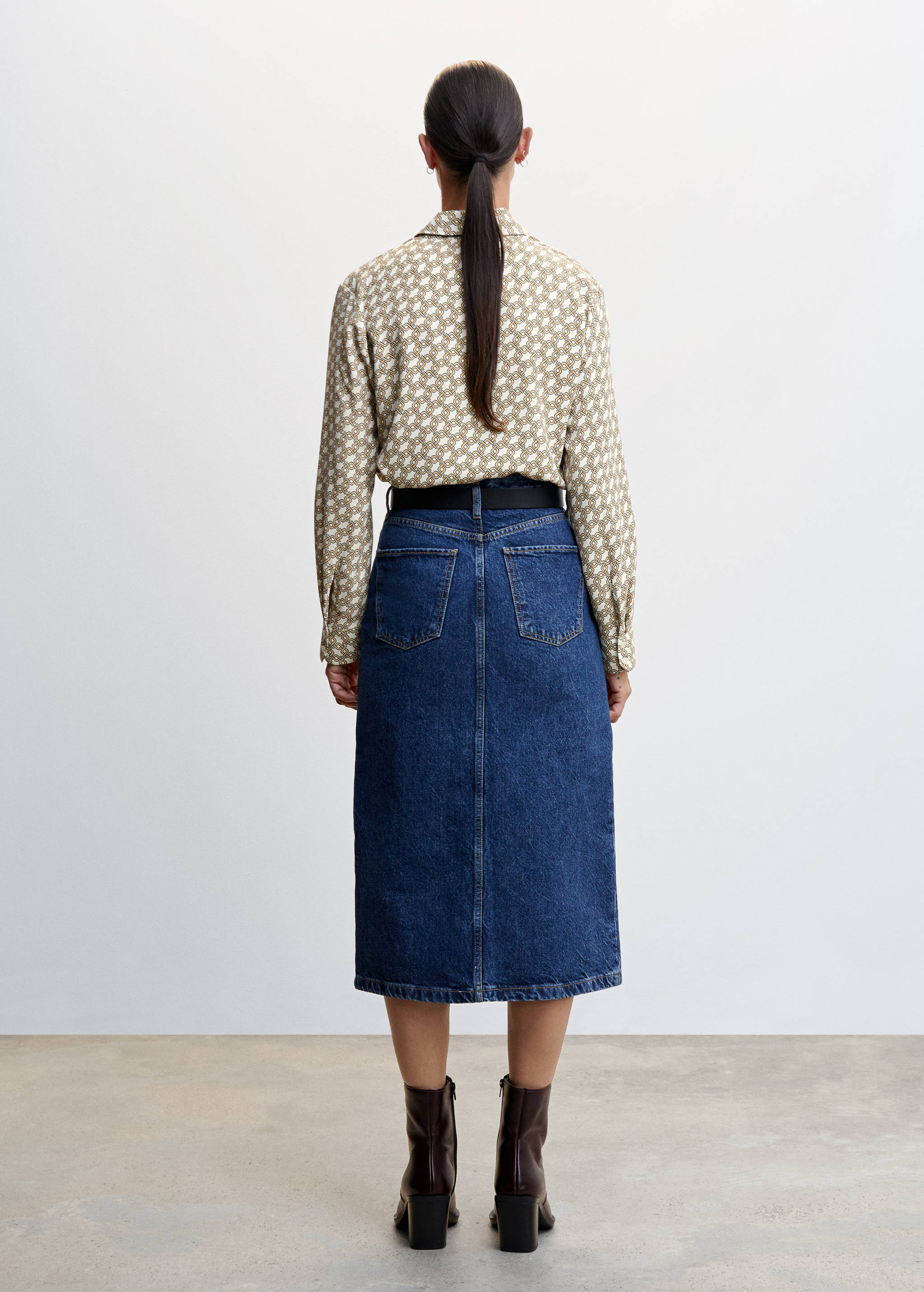 Buttoned flowy shirt - Reverse of the article