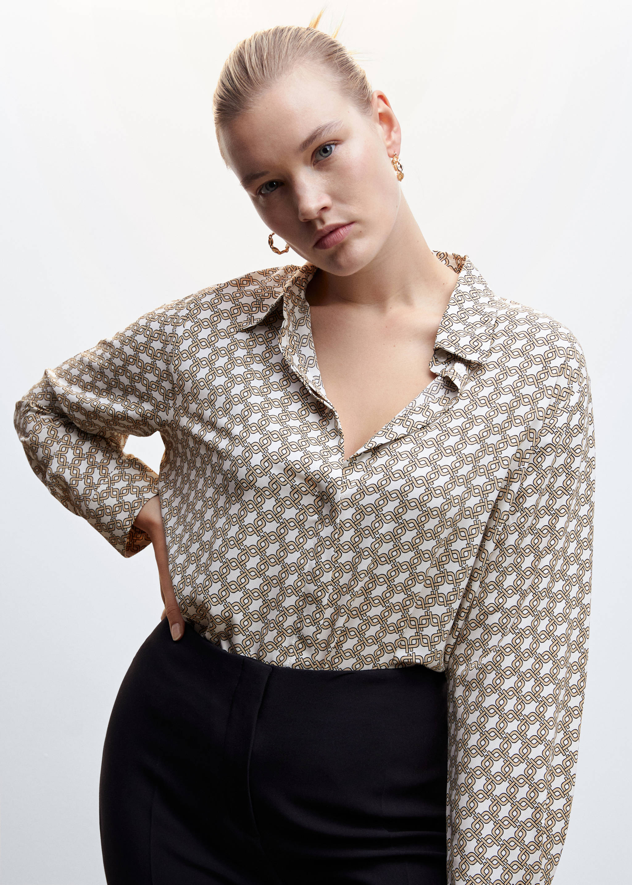 Buttoned flowy shirt - Details of the article 4