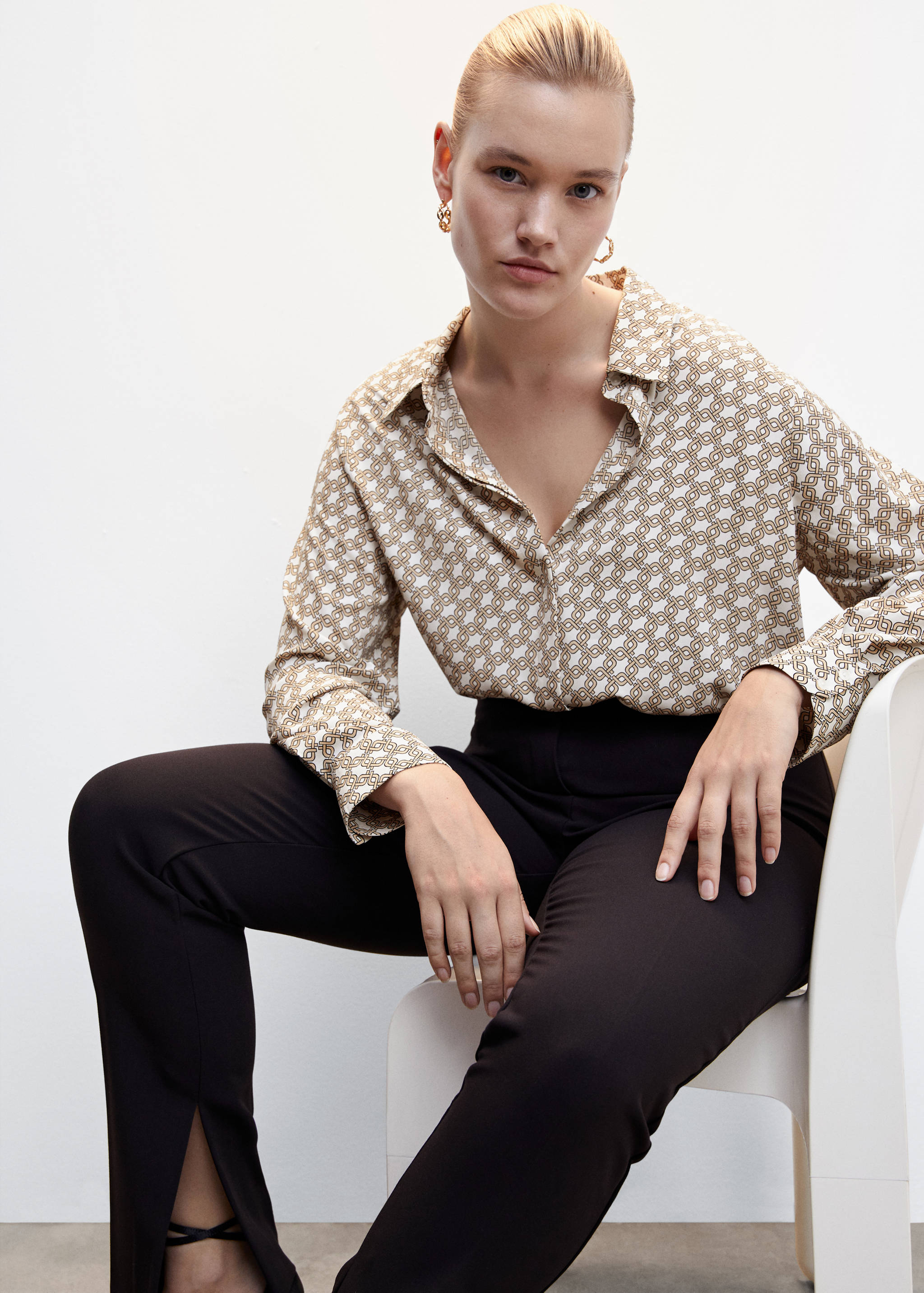 Buttoned flowy shirt - Details of the article 5
