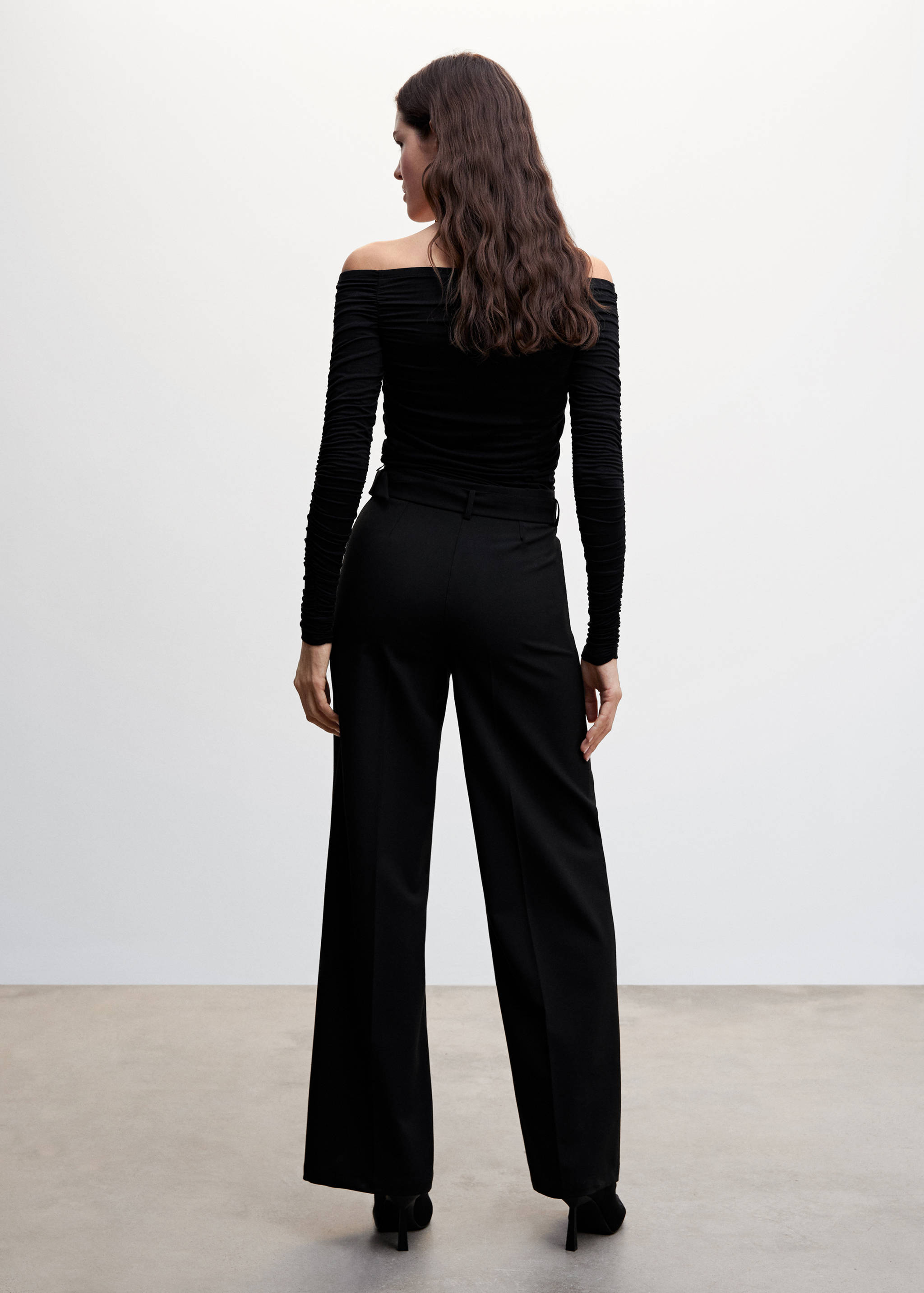 Pantalon droit avec ceinture - Verso de l’article