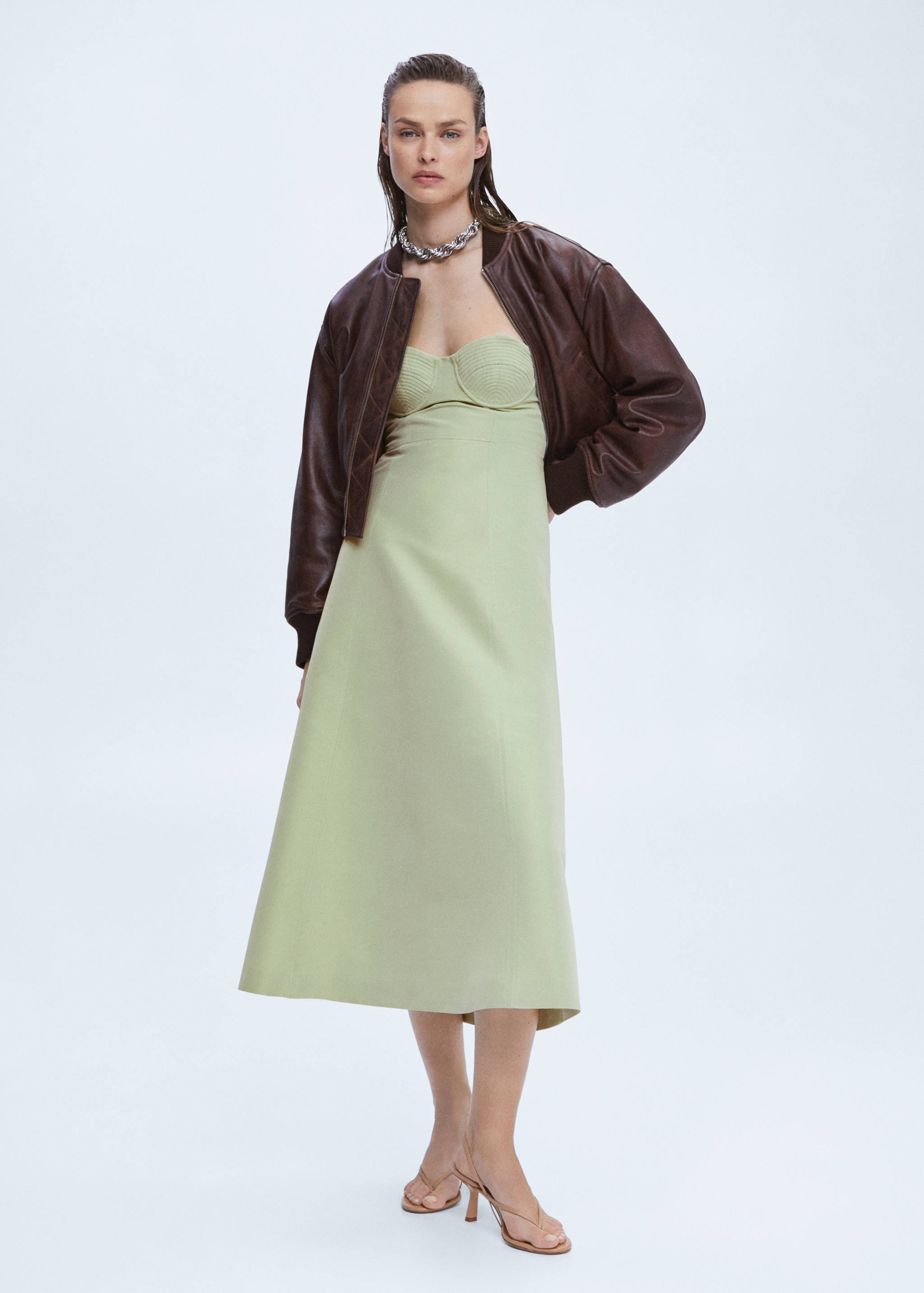 Vestido corsetero evasé - Plano general