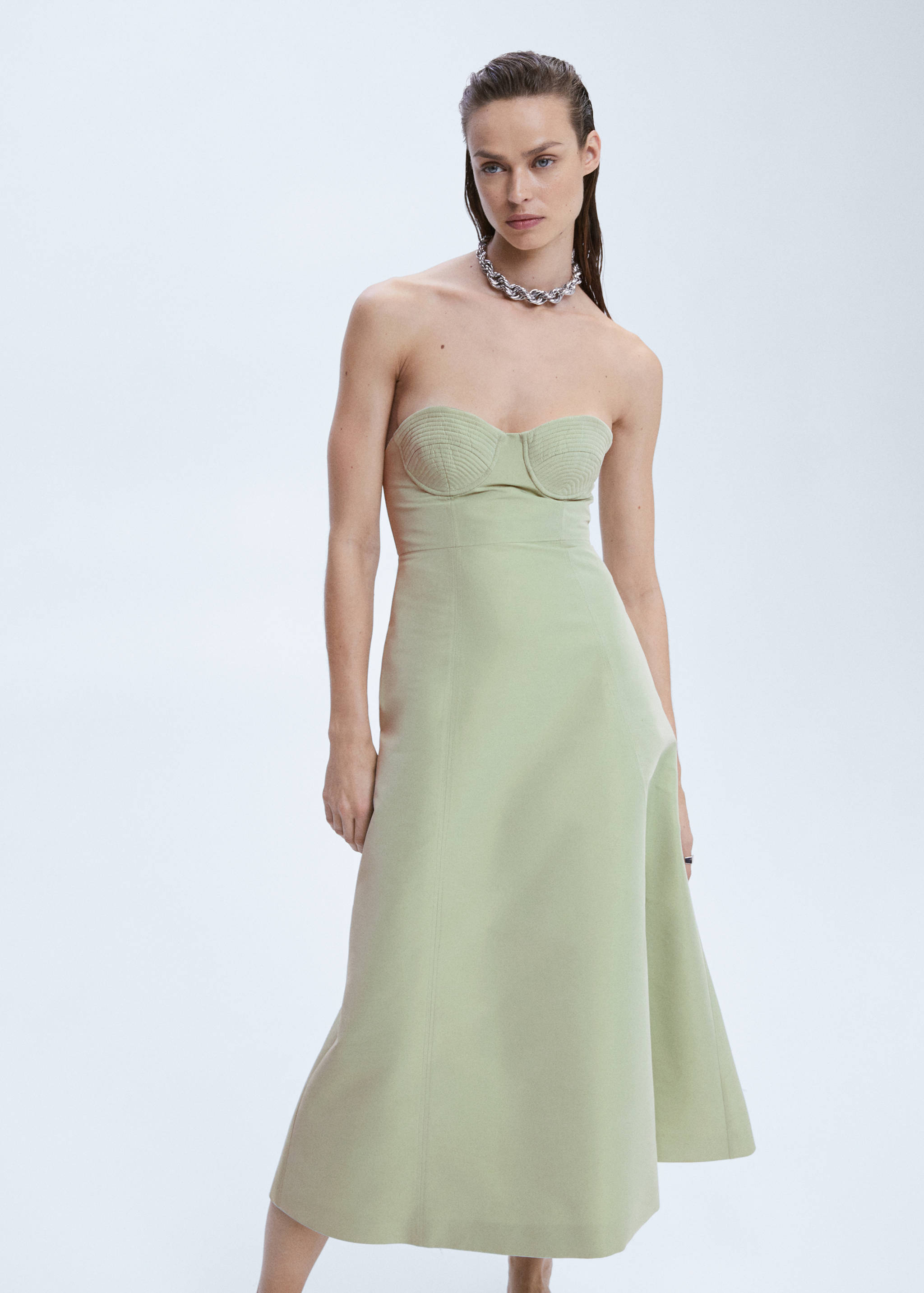 Vestido corsetero evasé - Plano medio