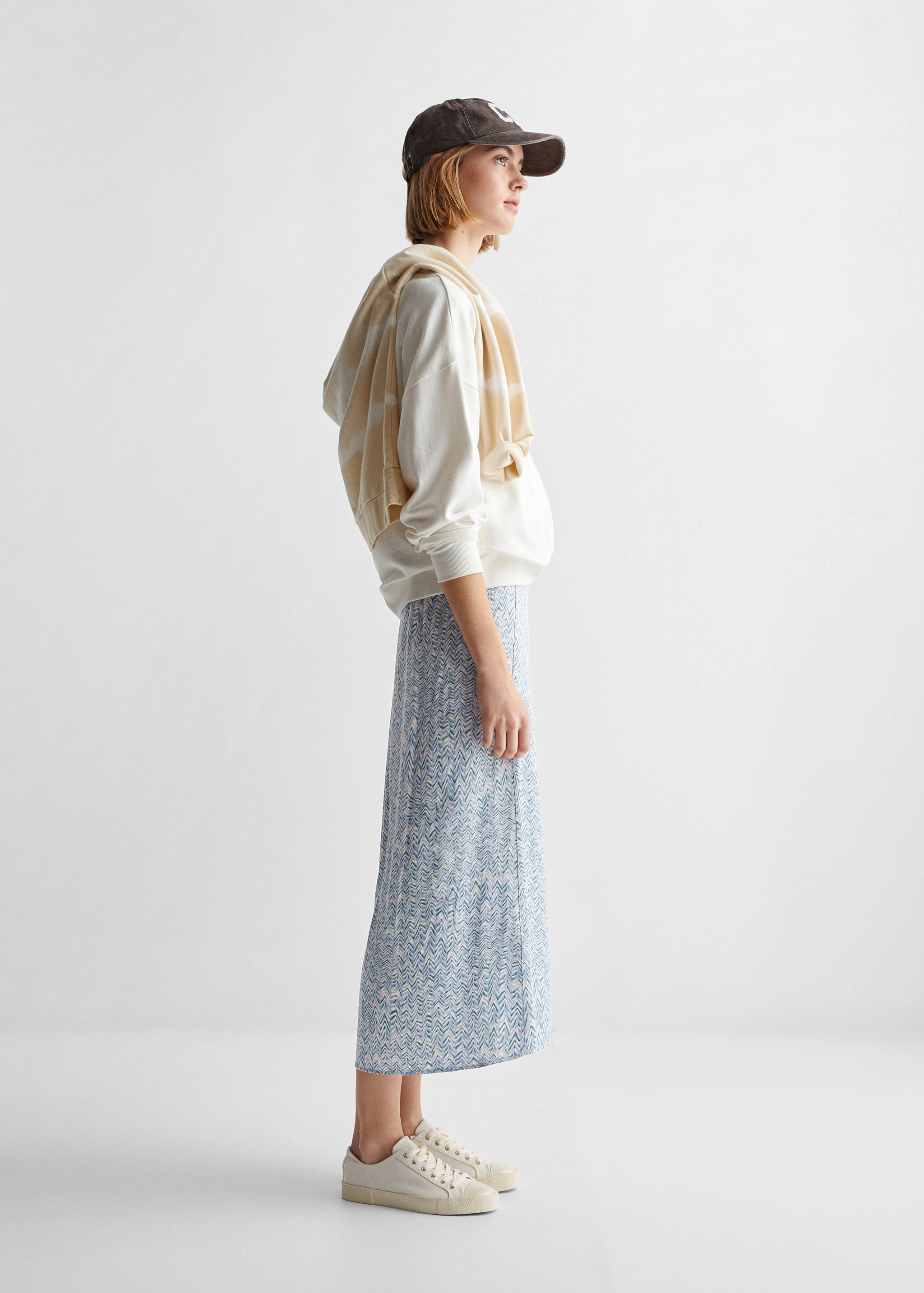Slit long skirt - General plane
