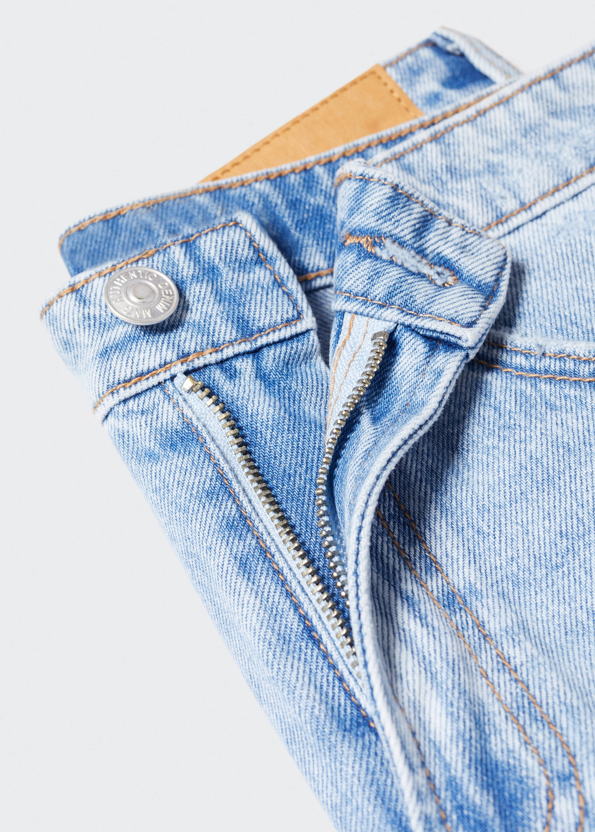 Broken denim shorts - Details of the article 8