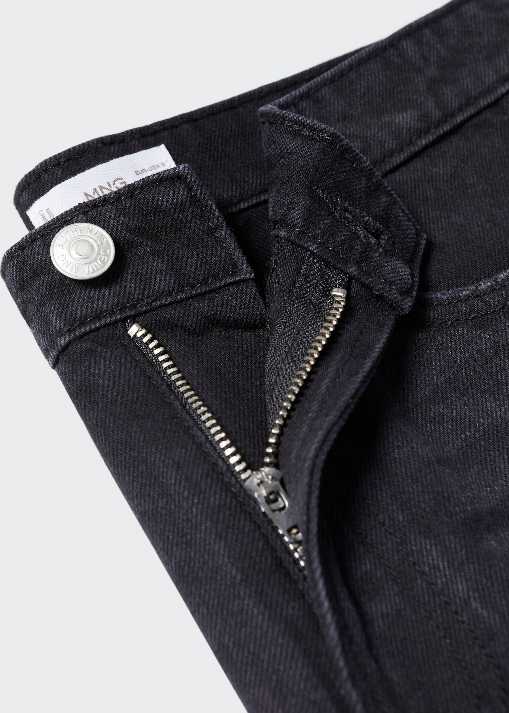 Broken denim shorts - Details of the article 8
