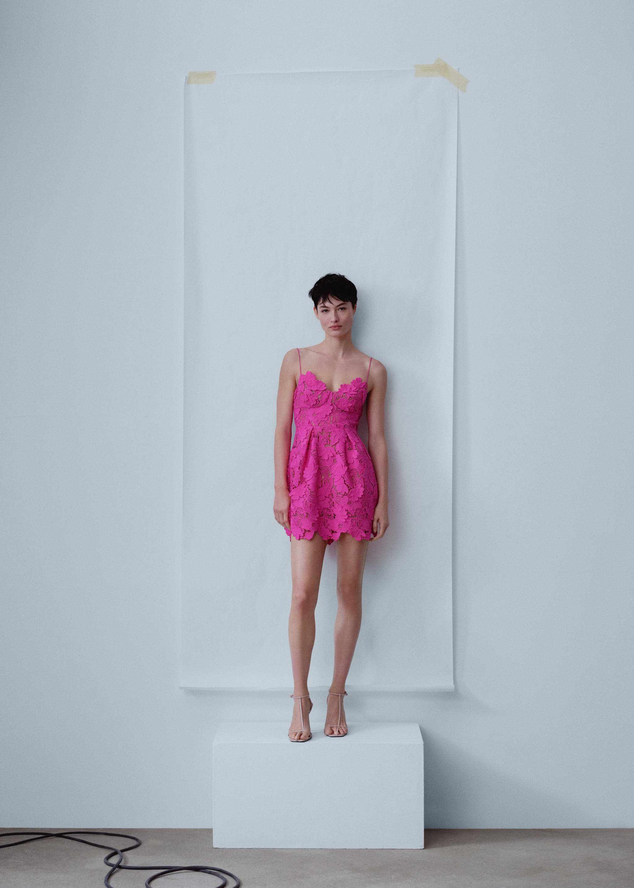 Guipure dress with braces - General plane