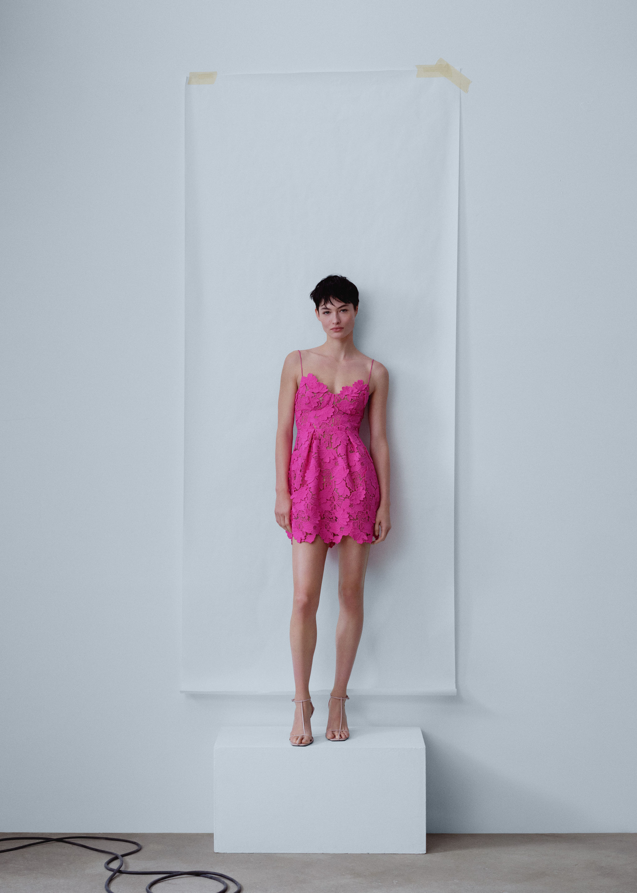Guipure dress with braces - General plane