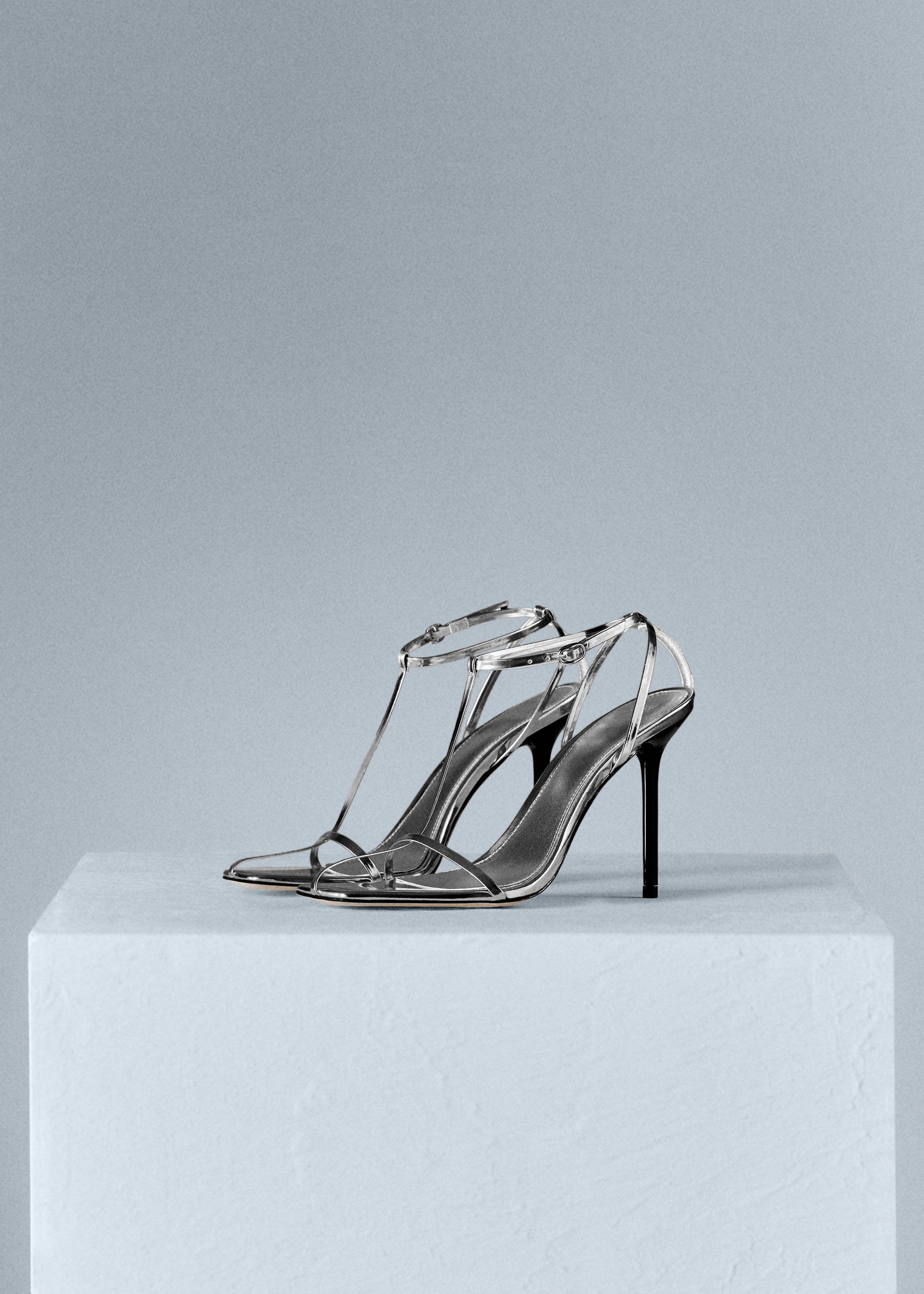 Heeled leather sandals with straps - Medium plane