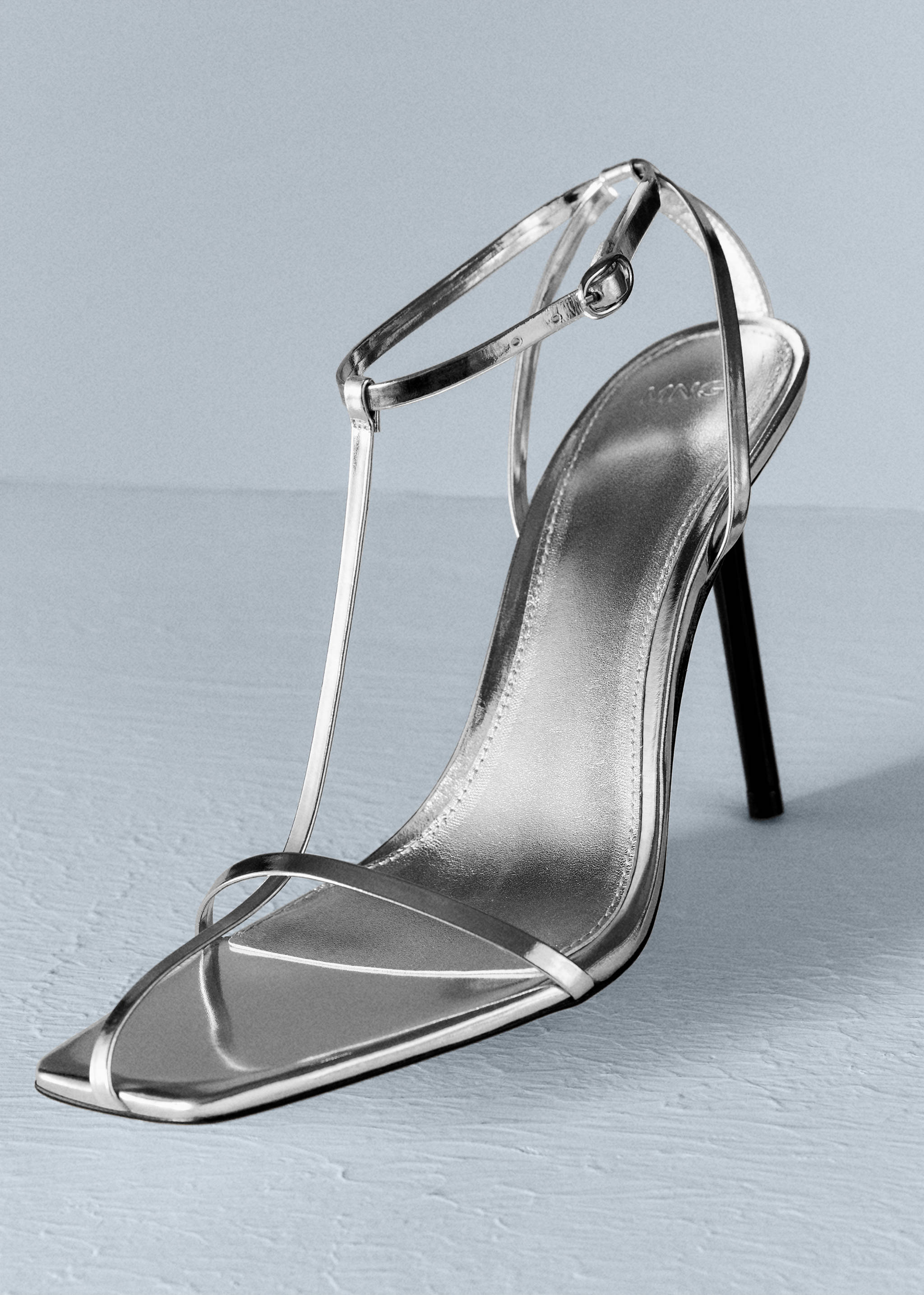 Heeled leather sandals with straps - Details of the article 2
