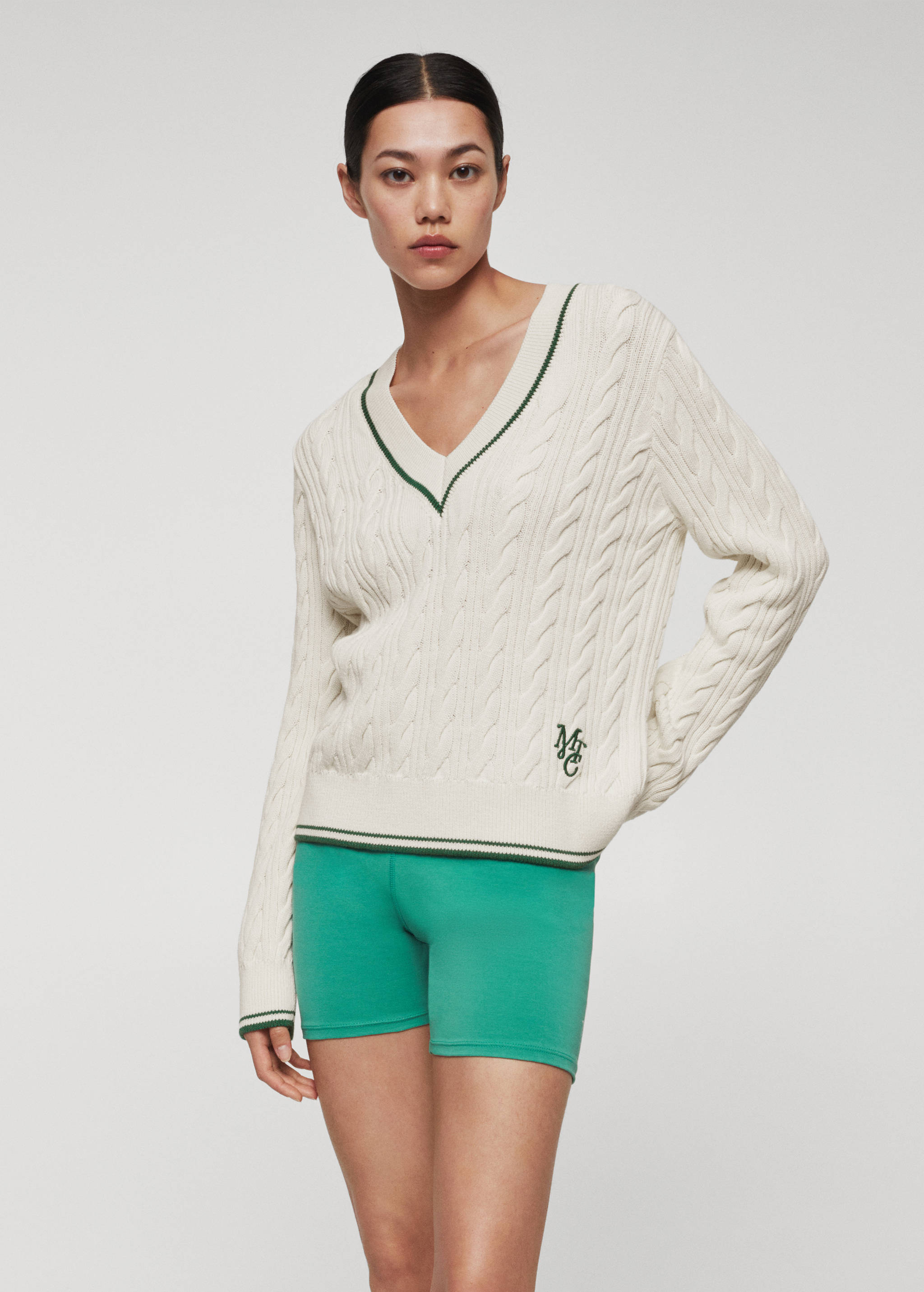 V-neck braided sweater - Medium plane