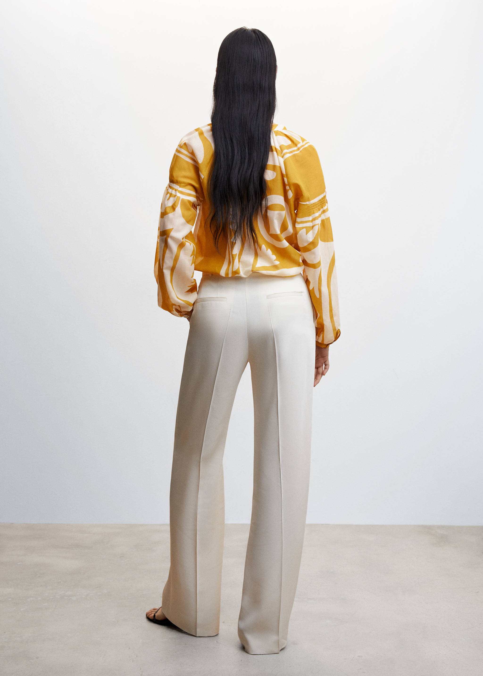 Gemustertes Hemd mit Ballonärmeln - Rückseite des Artikels