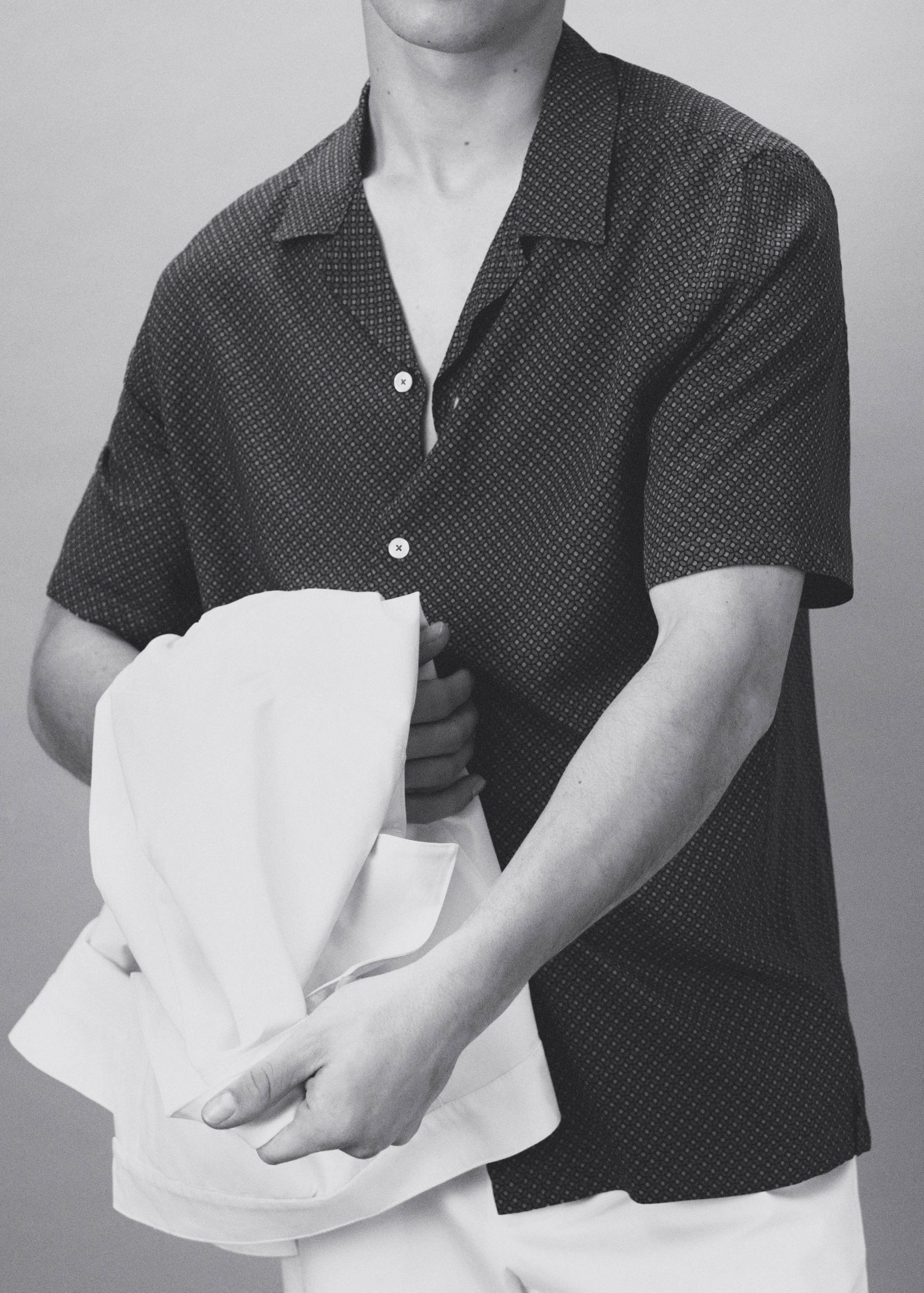 Printed short-sleeved shirt - Details of the article 6
