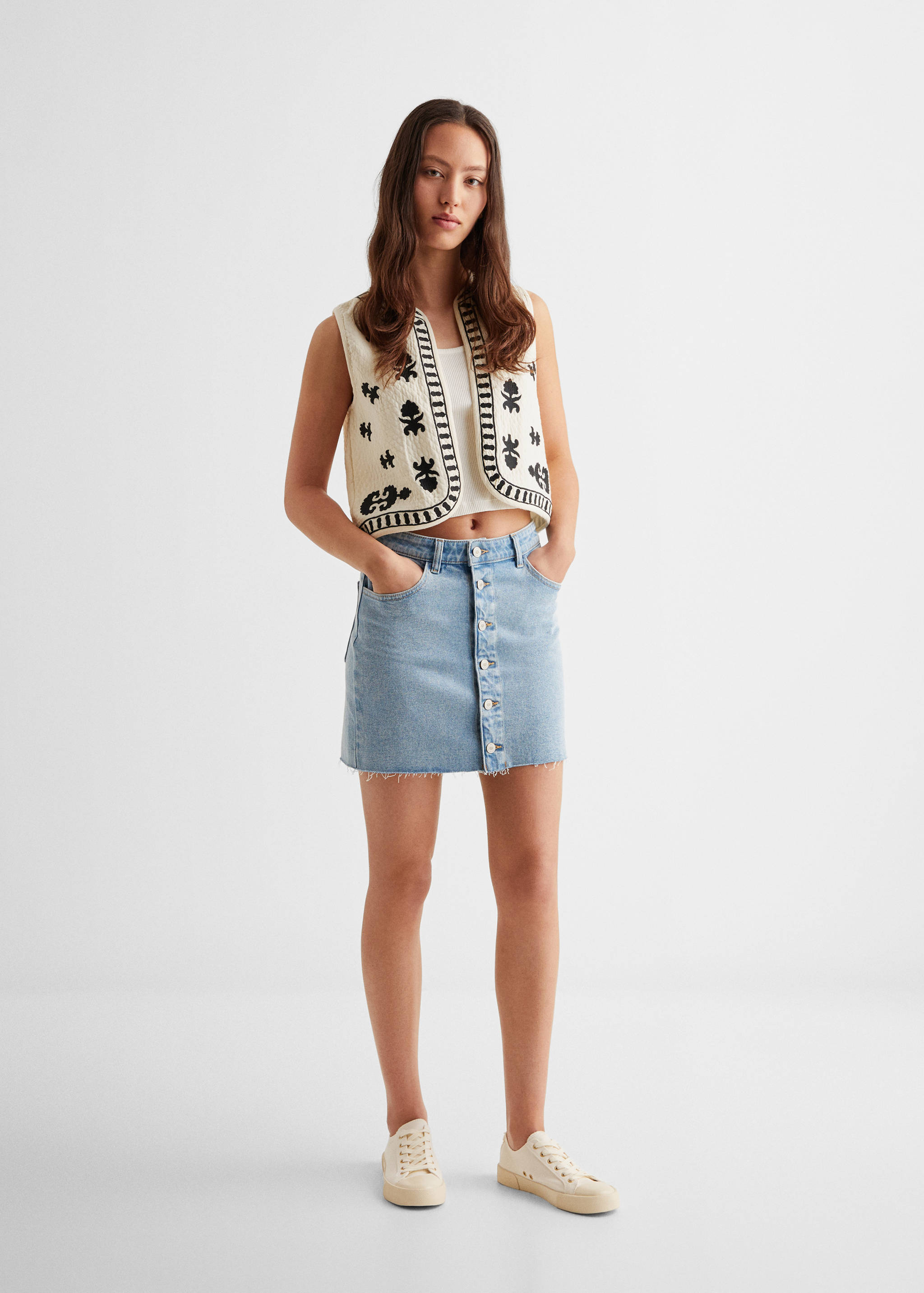 Embroidered gilet - General plane