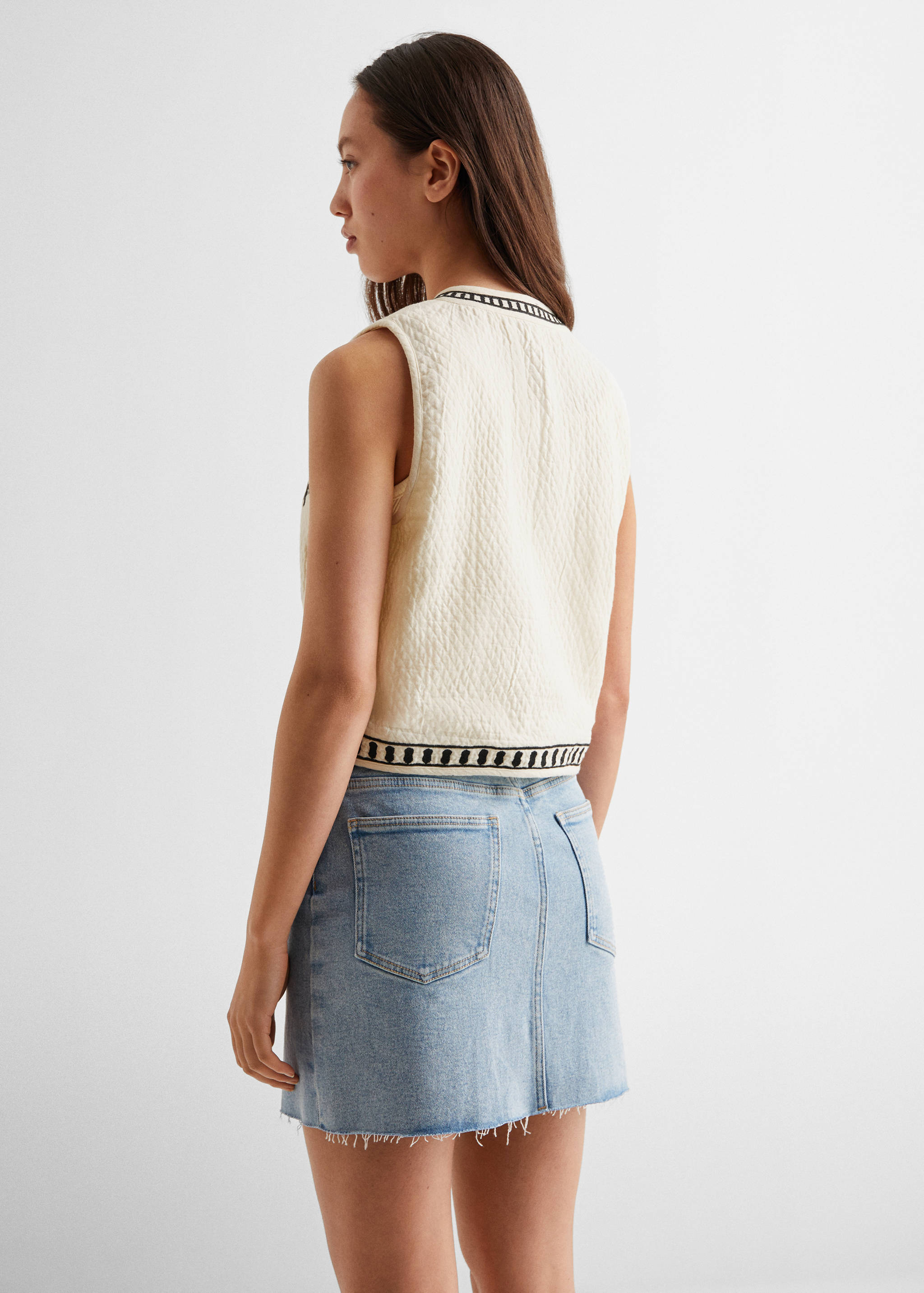 Embroidered gilet - Reverse of the article