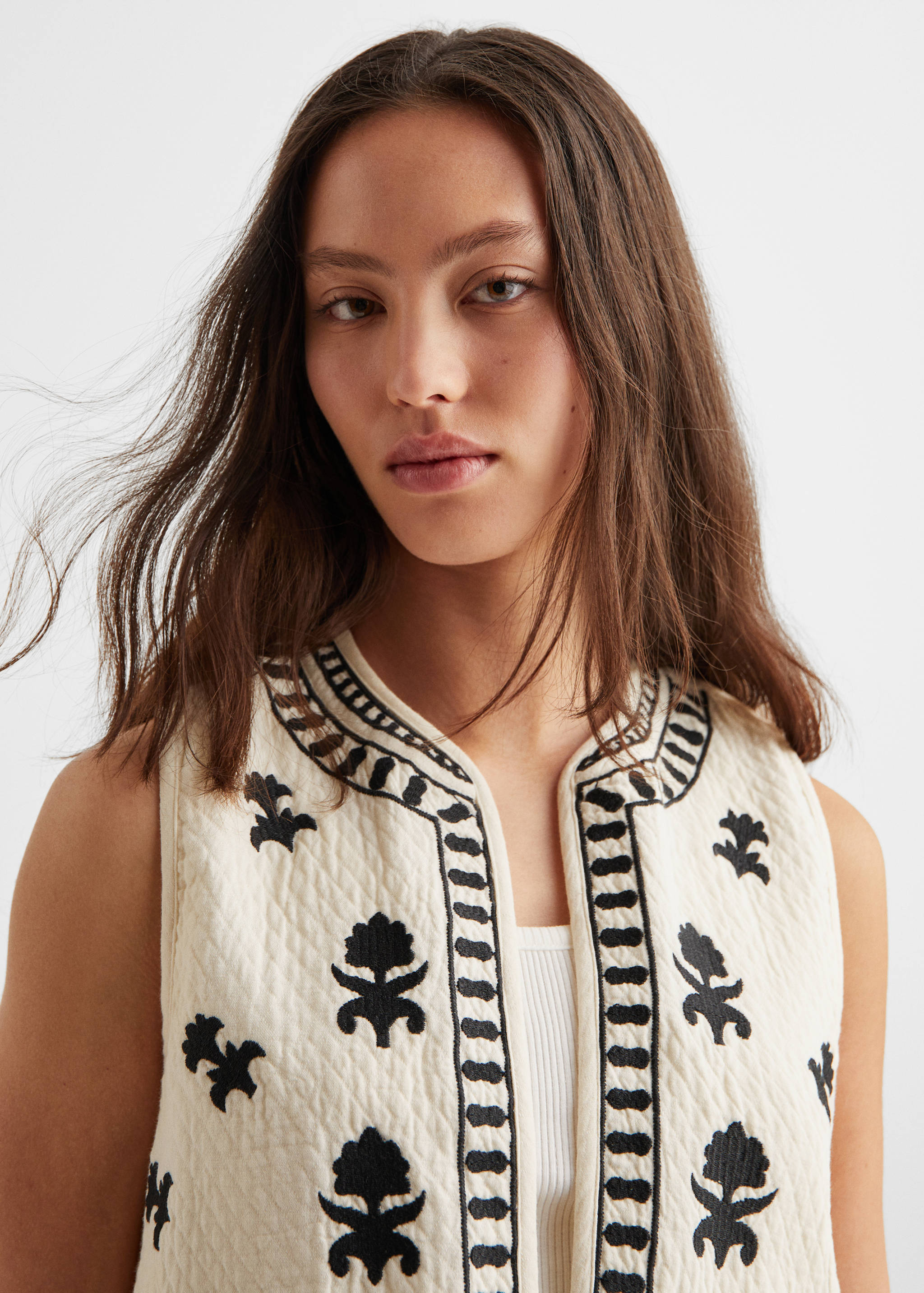 Embroidered gilet - Details of the article 1