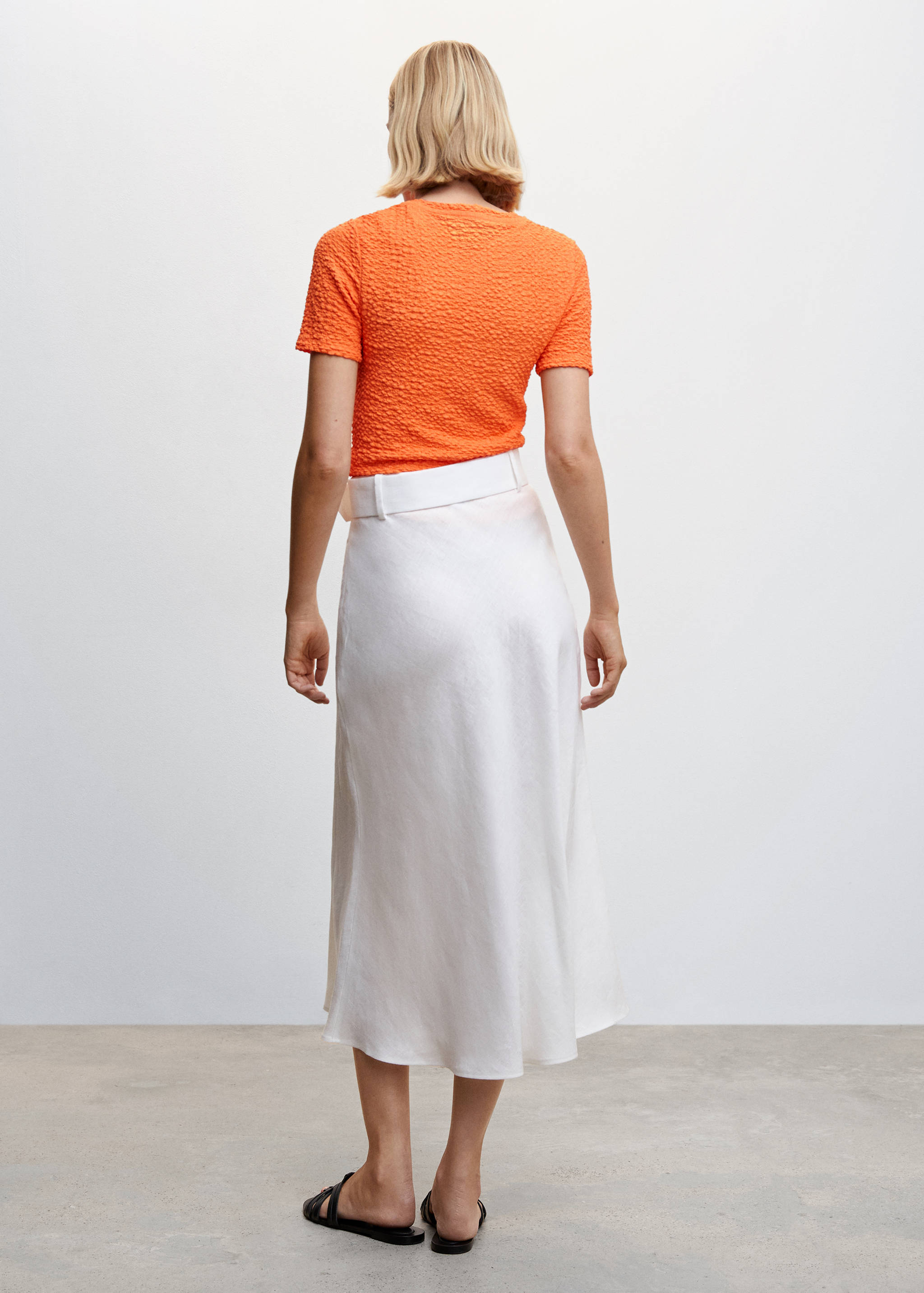 Textured t-shirt - Reverse of the article
