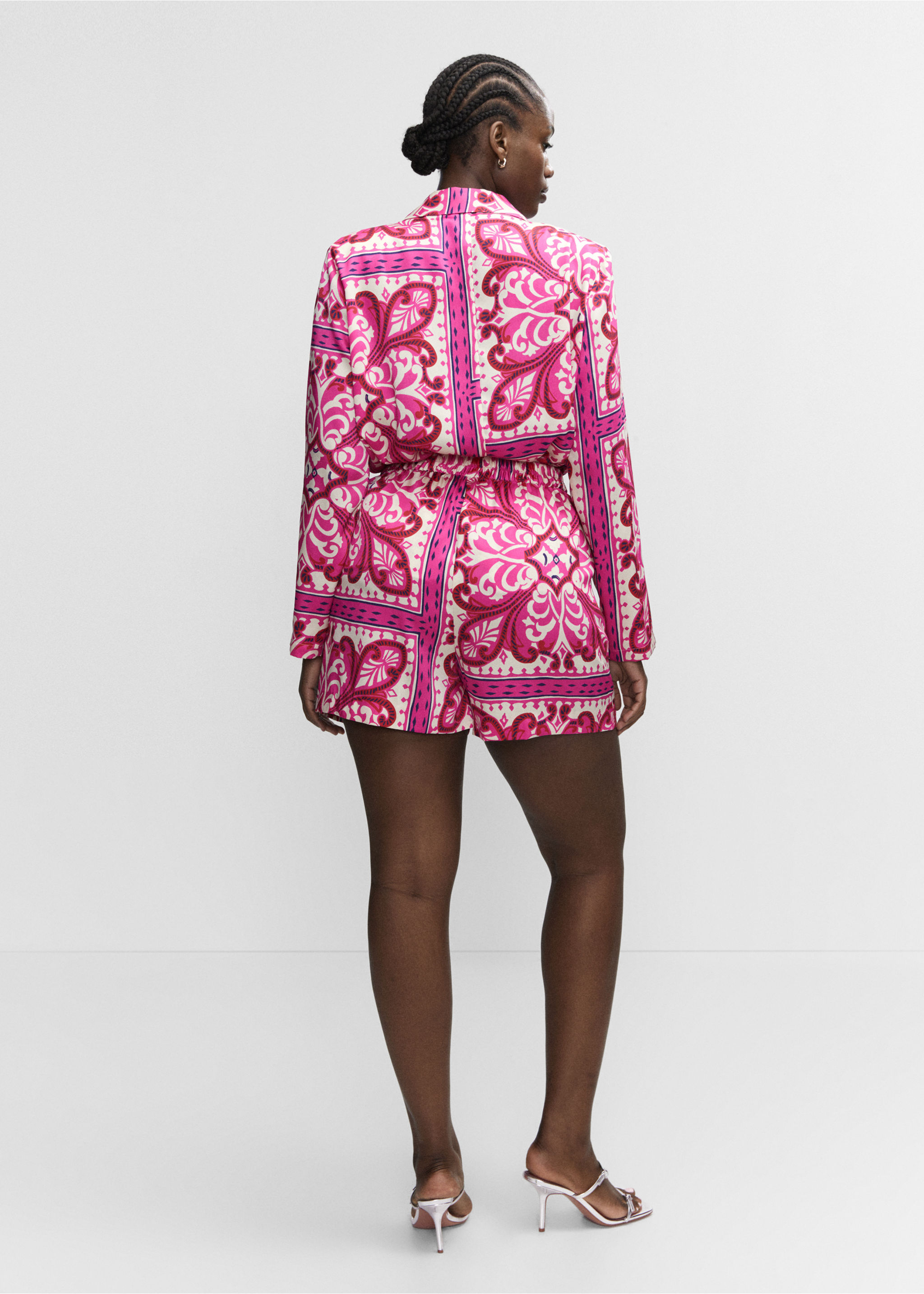 Satinierte Shorts mit Motiv - Detail des Artikels 4