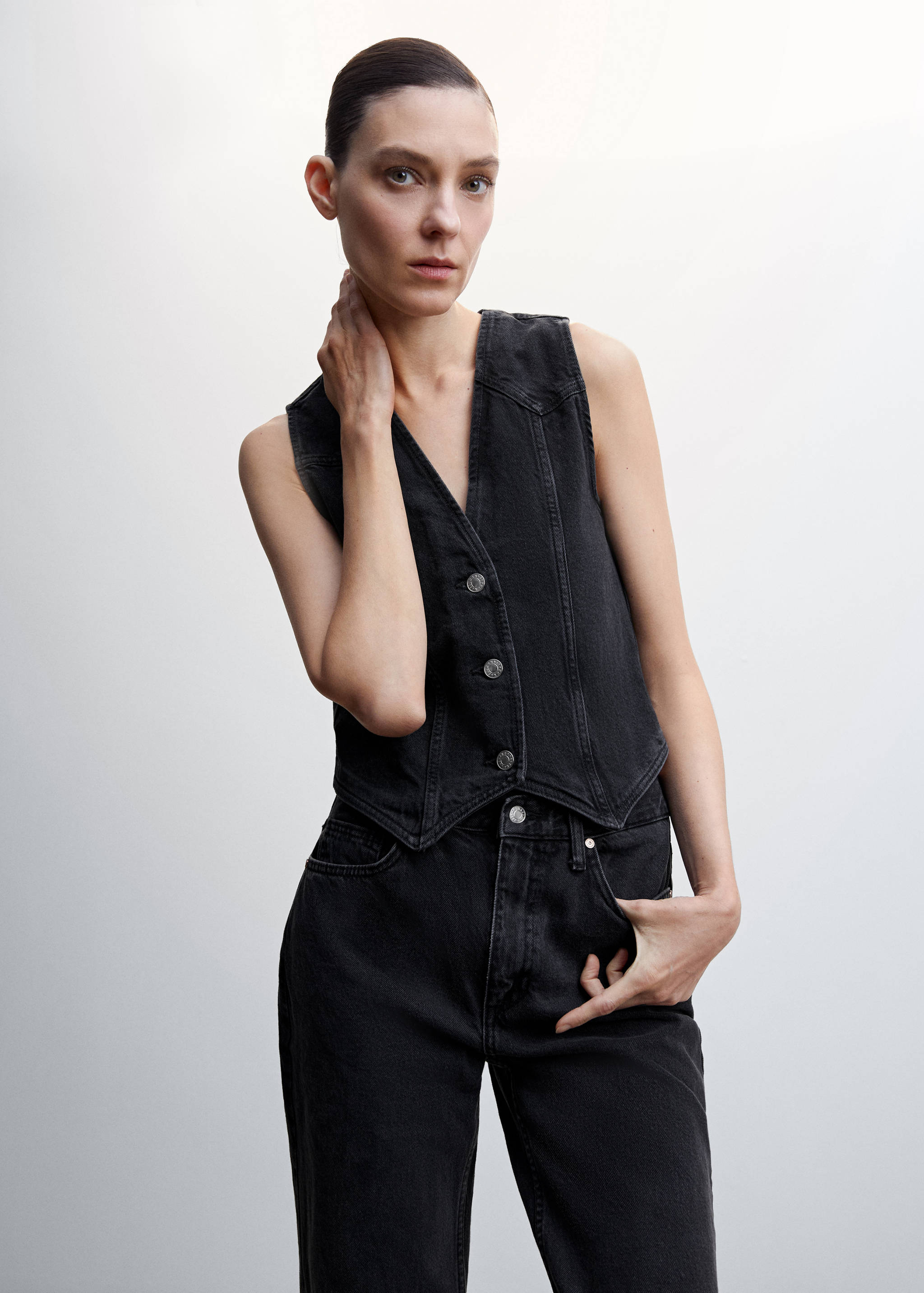 Jeansweste mit Ziernähten - Mittlere Ansicht