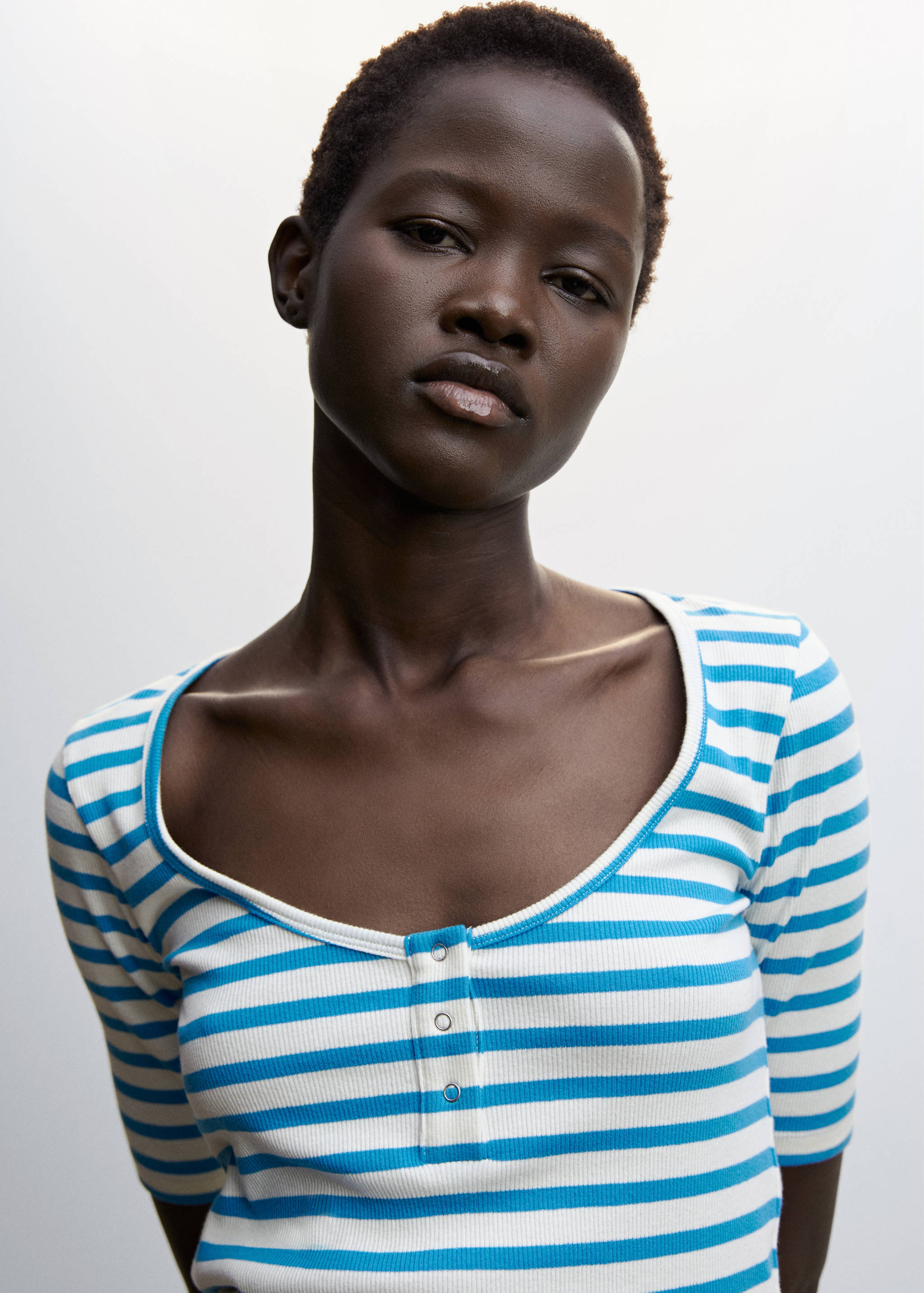 Gestreiftes Rippen-T-Shirt  - Detail des Artikels 1