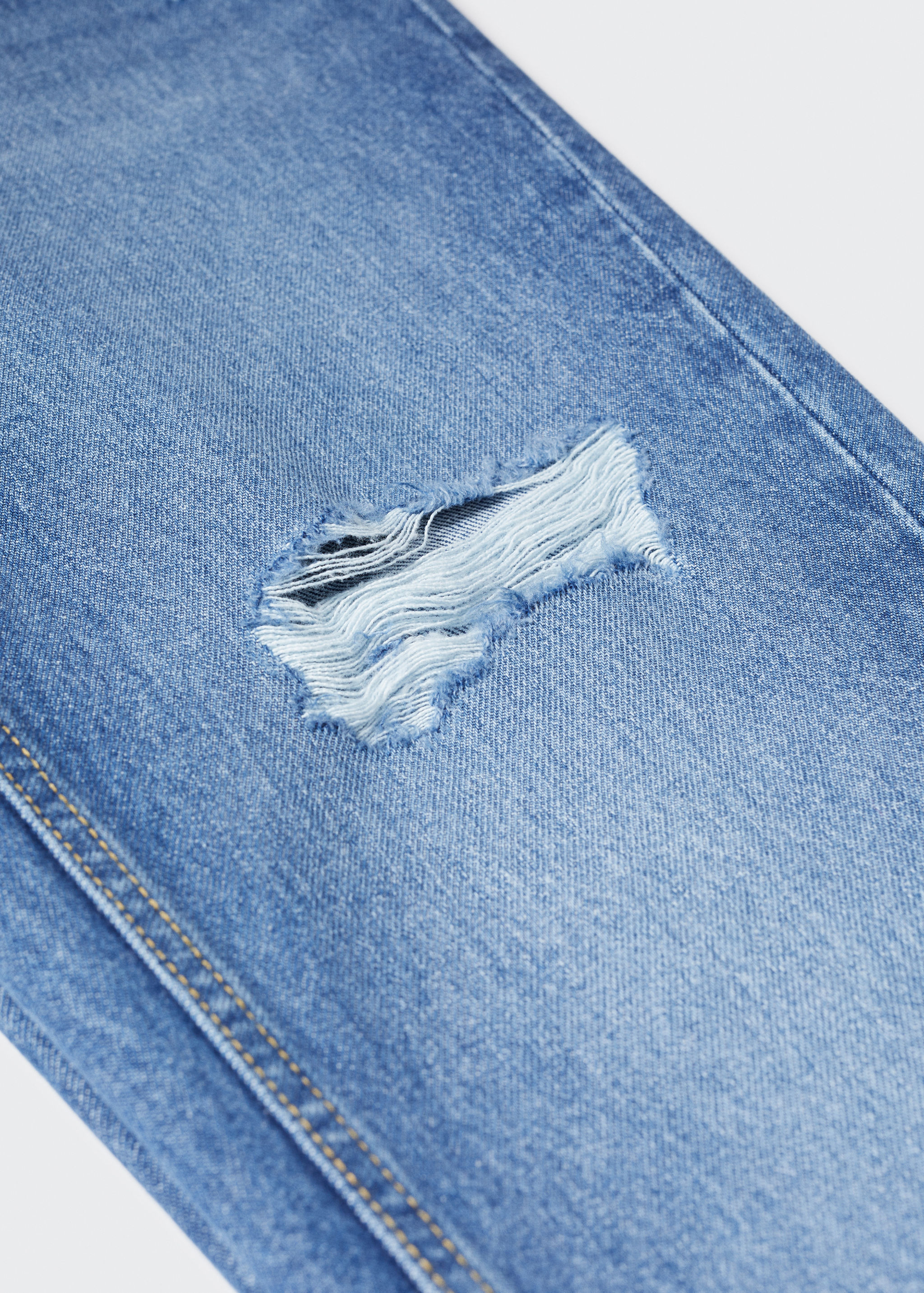 Regular Fit-Jeans mit Zierrissen - Detail des Artikels 8