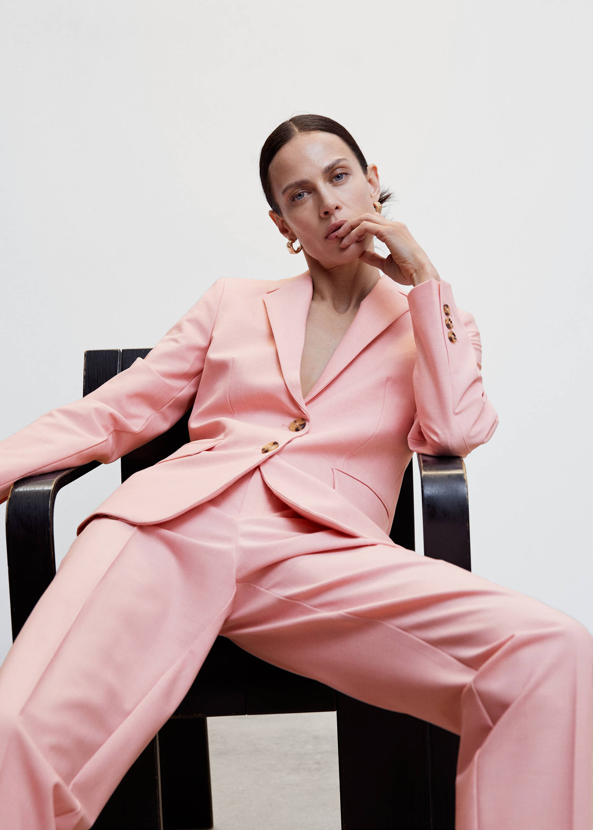 Peak lapel suit blazer - Details of the article 2