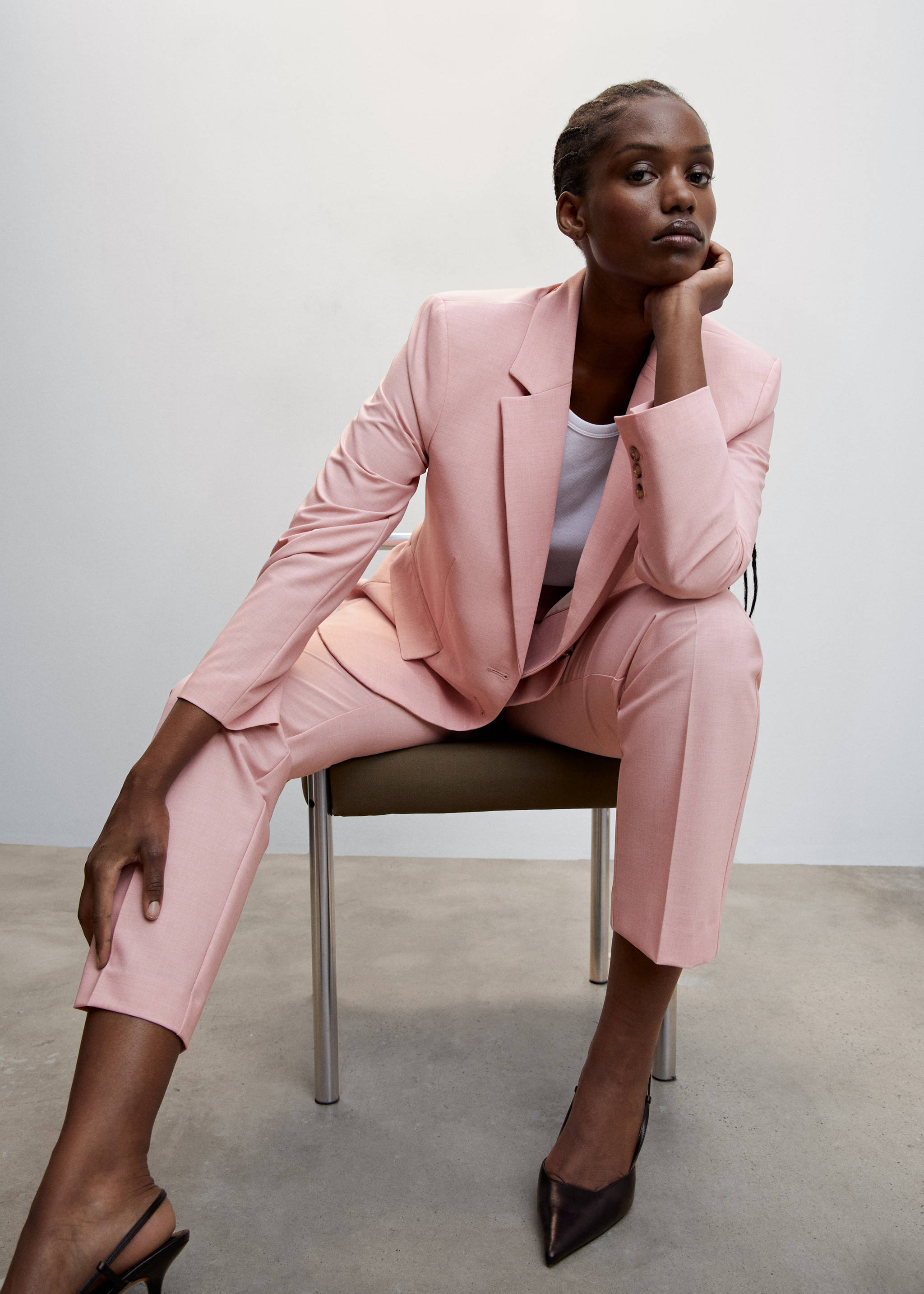 Peak lapel suit blazer - Details of the article 5