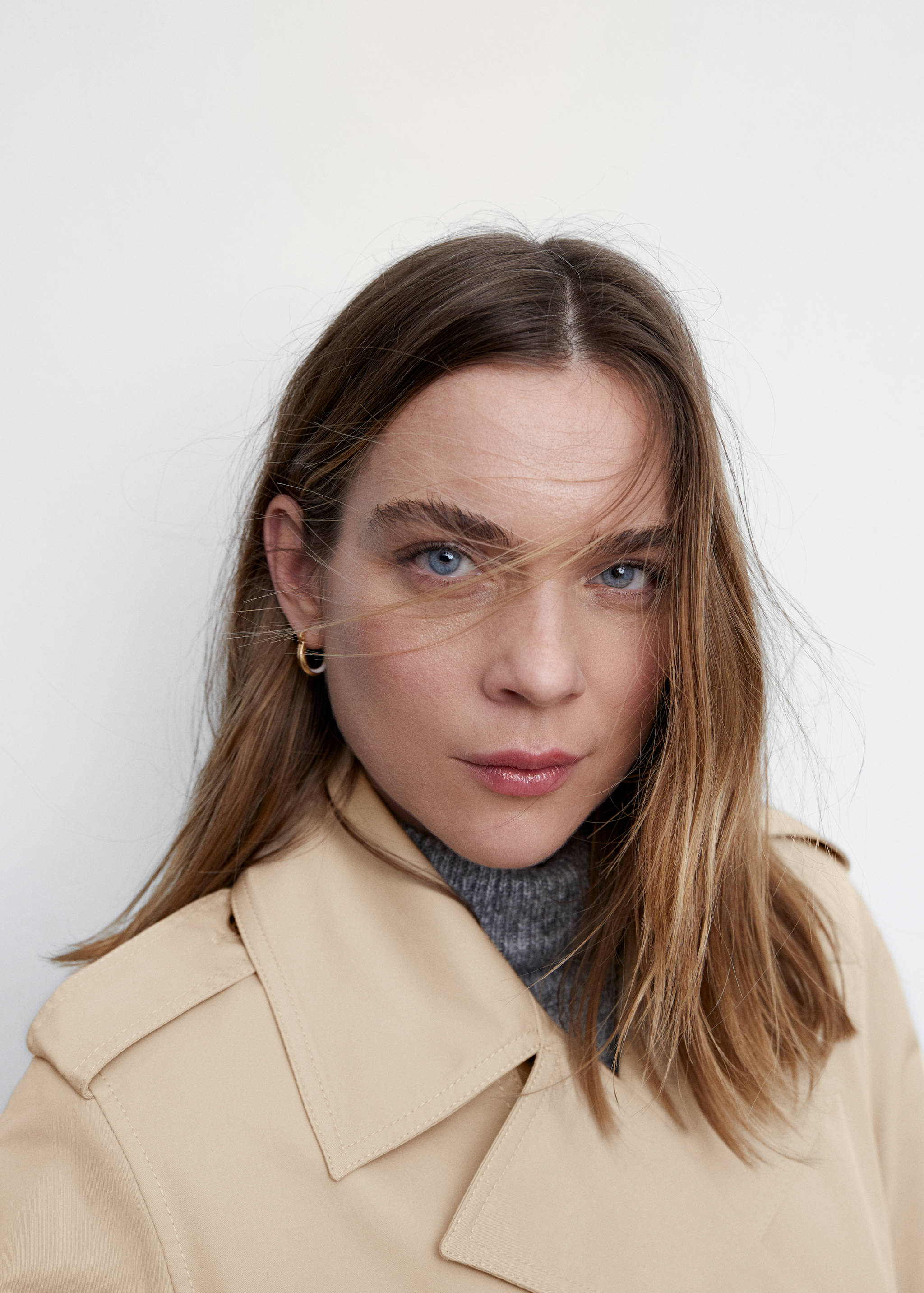 Double-breasted trench coat - Details of the article 1