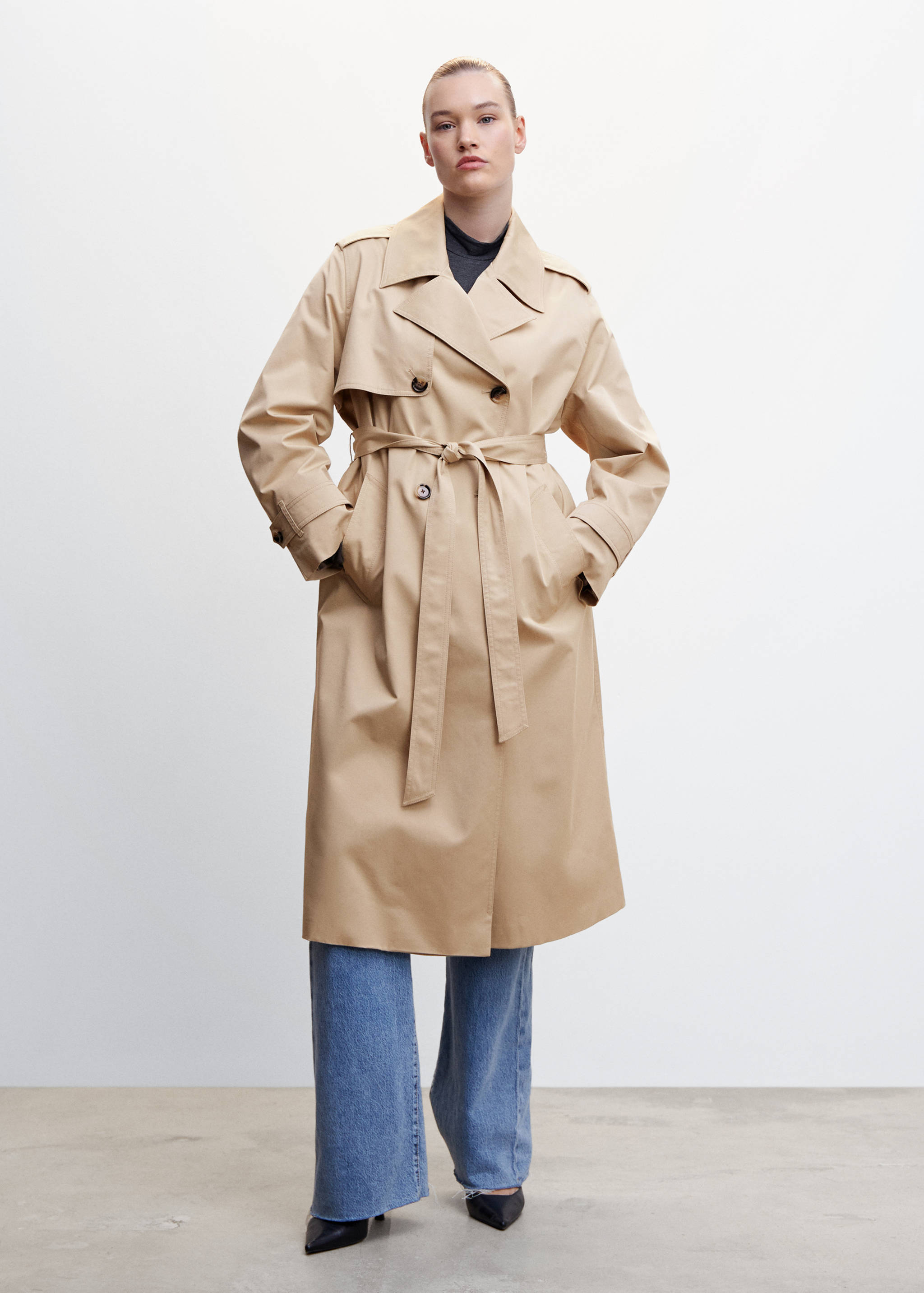 Double-breasted trench coat - Details of the article 3