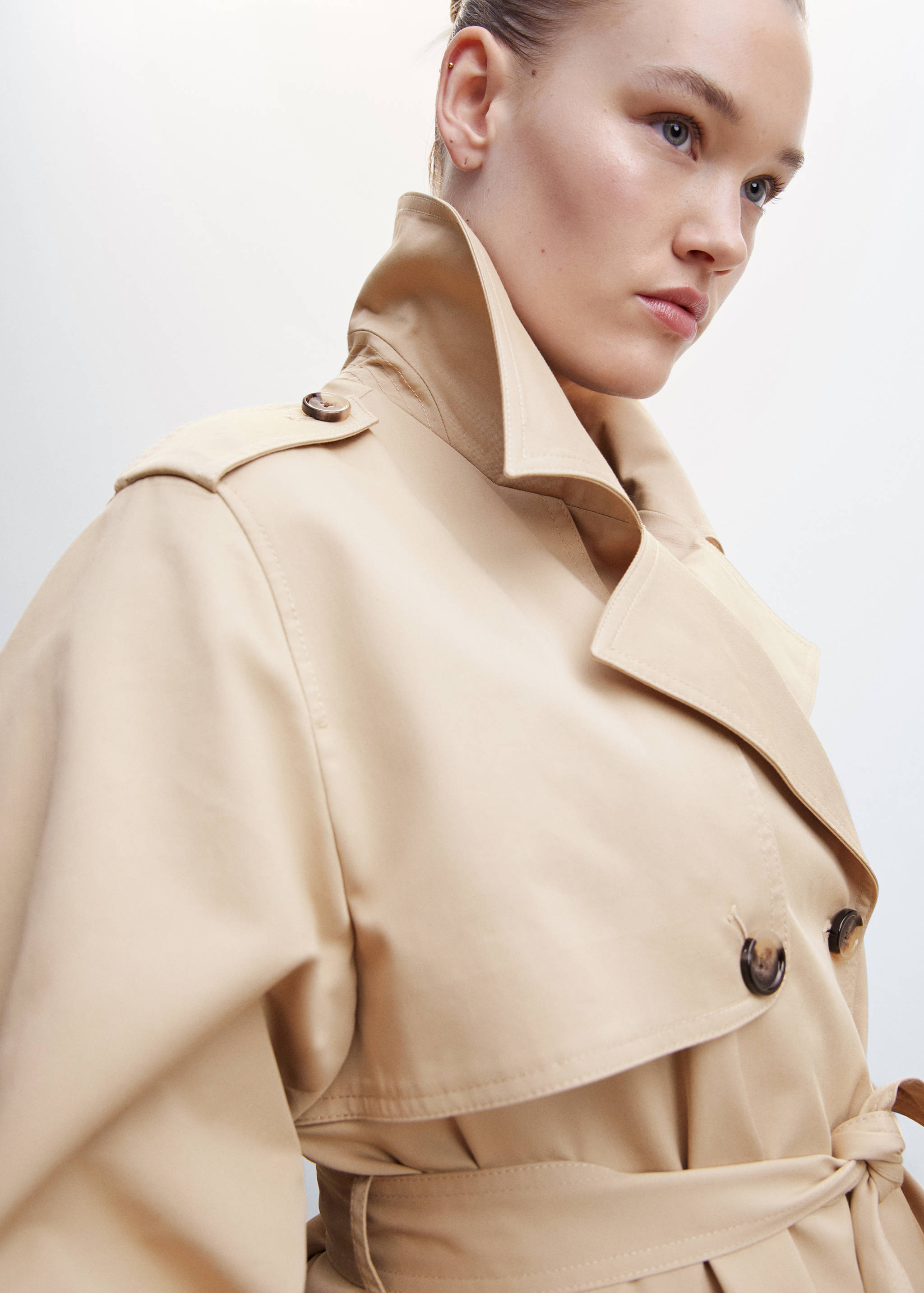 Double-breasted trench coat - Details of the article 4