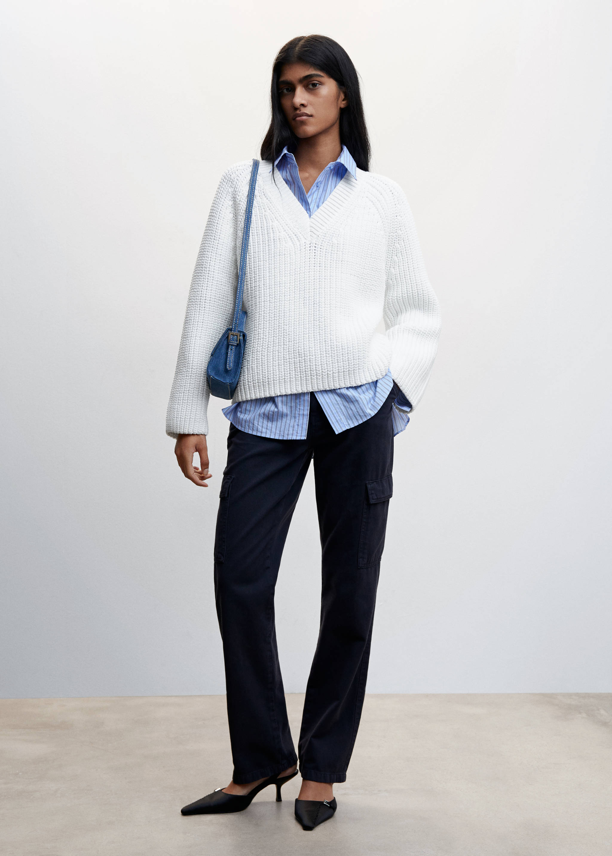 Chunky-knit V-neck sweater - General plane