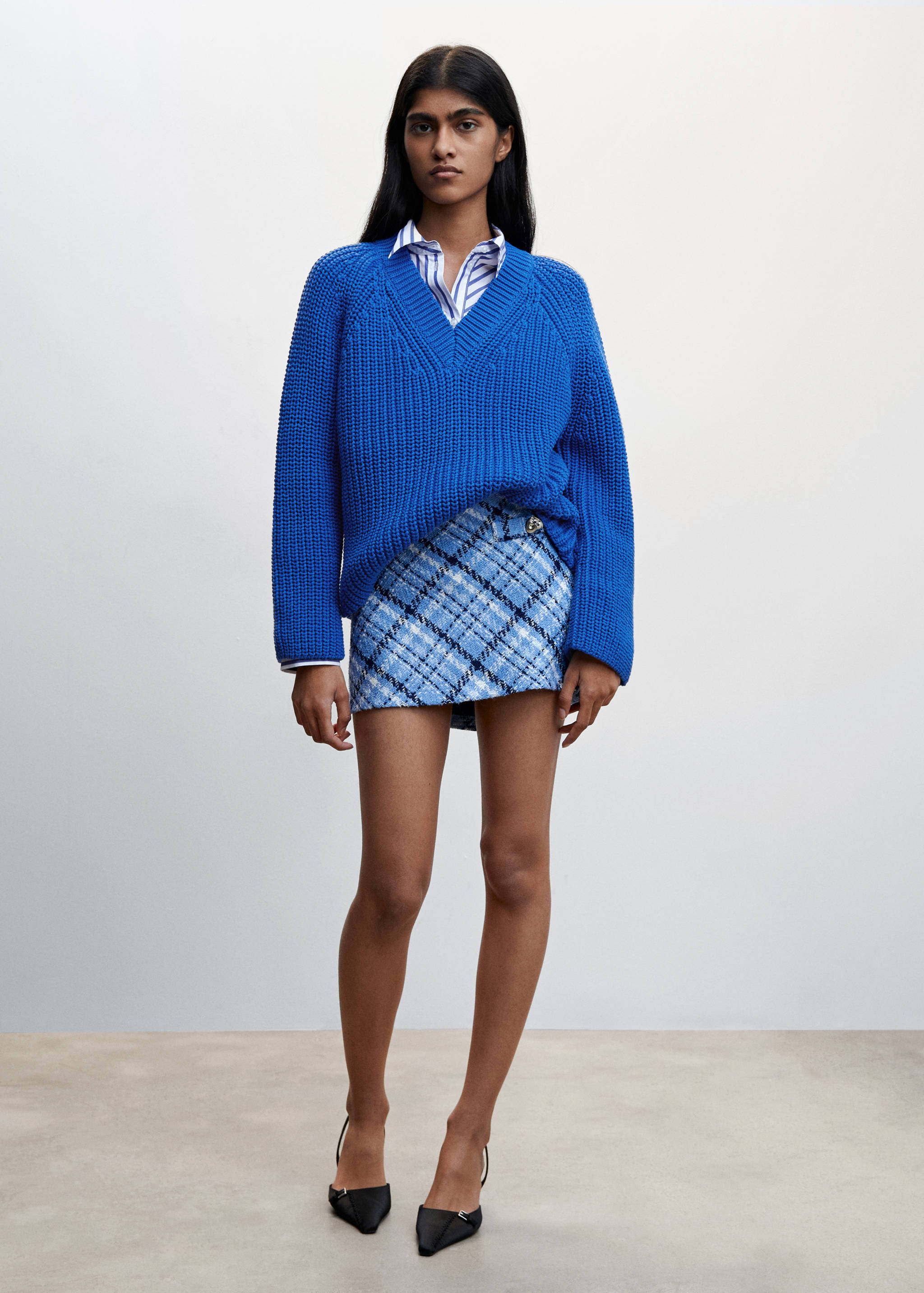 Chunky-knit V-neck sweater - General plane