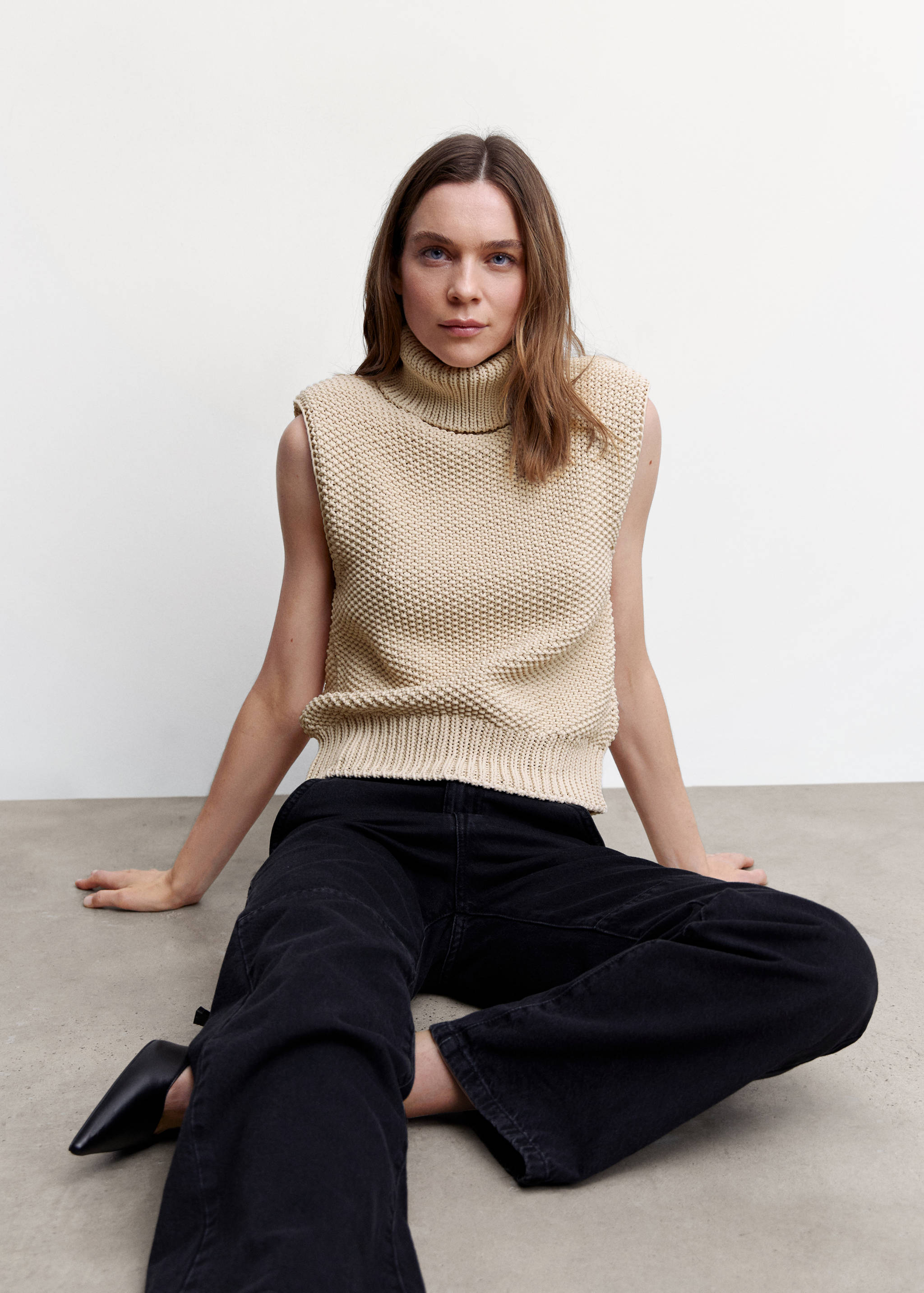 Turtleneck knitted gilet  - Details of the article 2