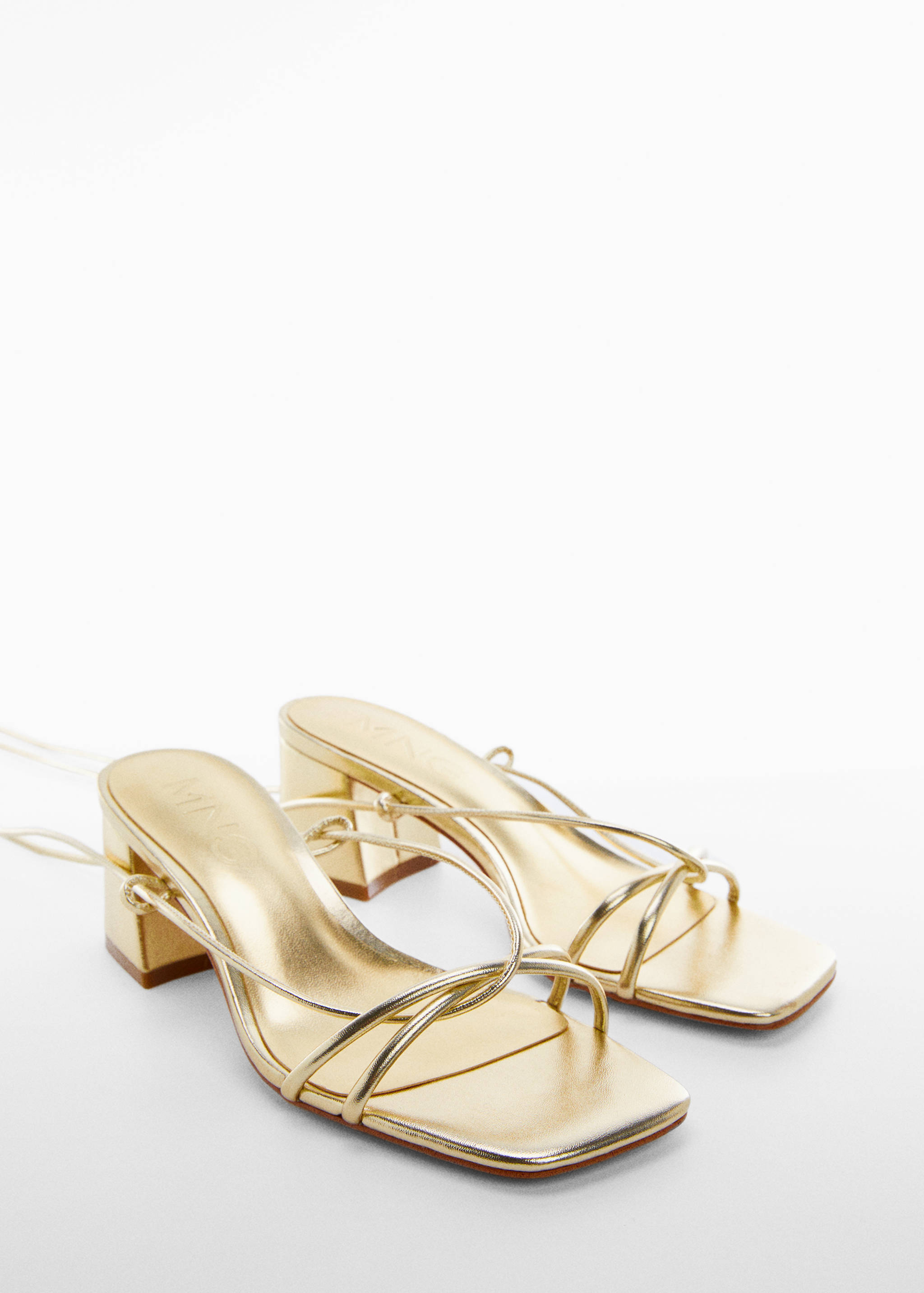 Sandaletten mit Kreuzriemen - Mittlere Ansicht