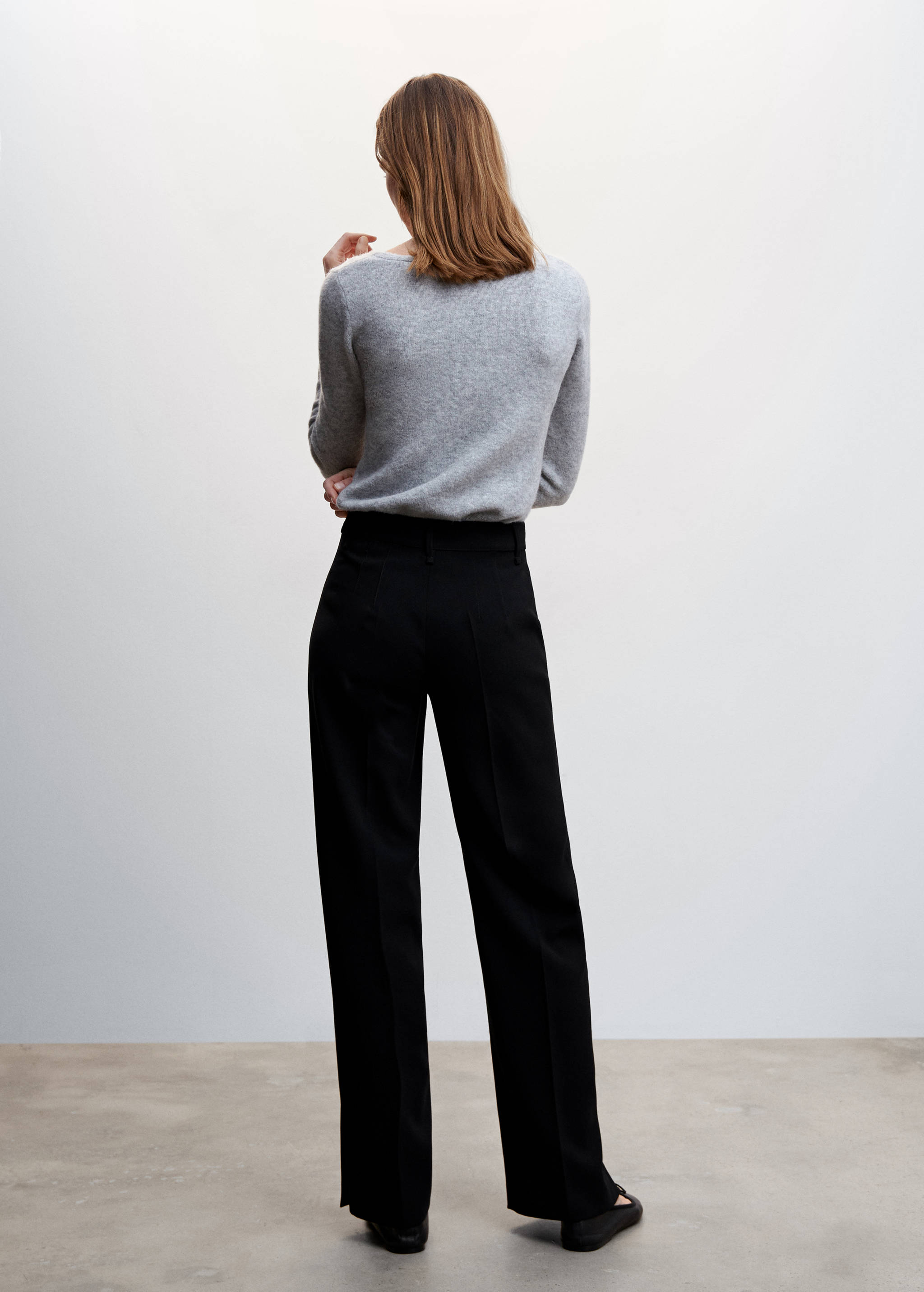 Gerade Hose mit Schlitzen - Rückseite des Artikels