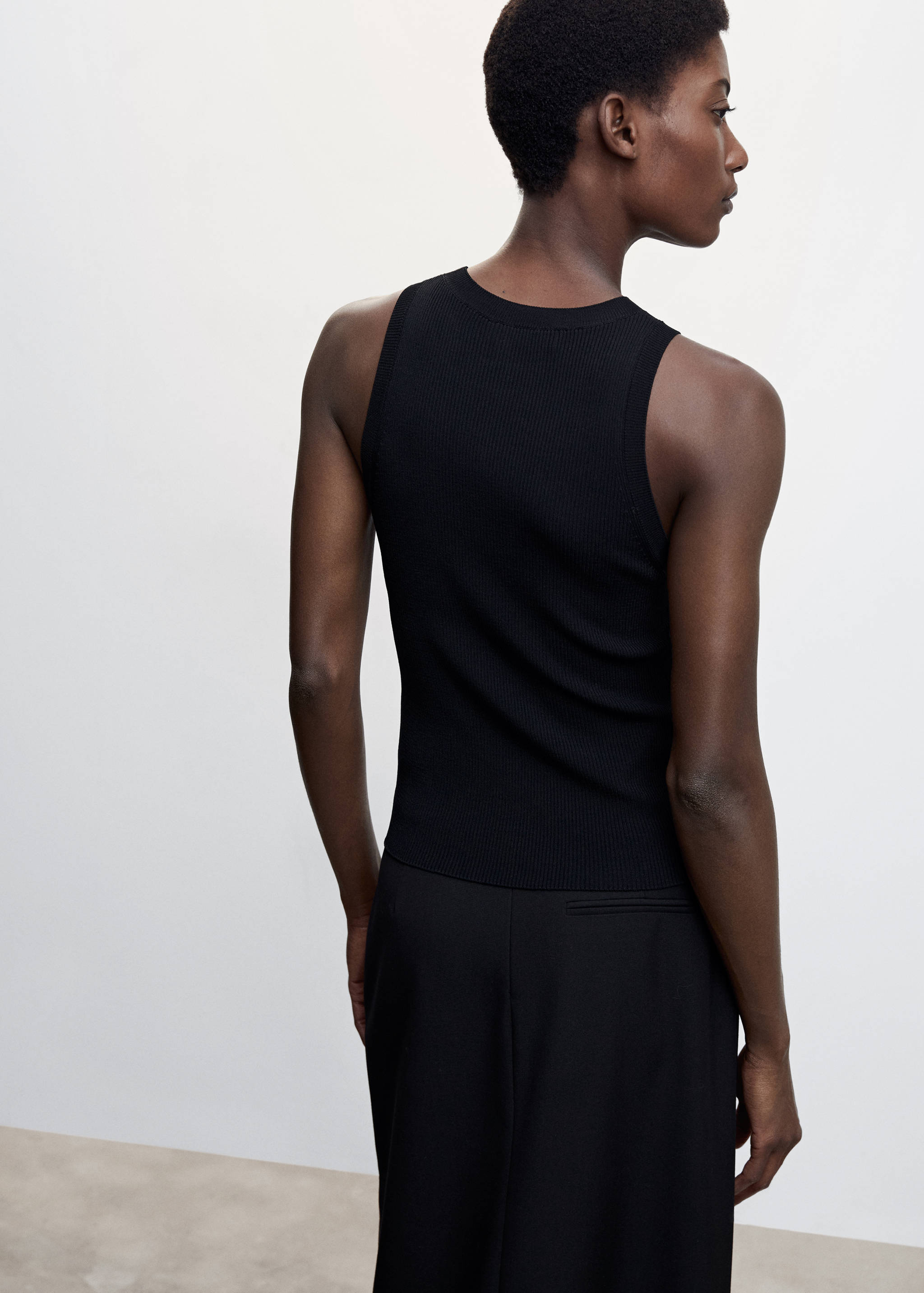 Stricktop mit breiten Trägern - Rückseite des Artikels