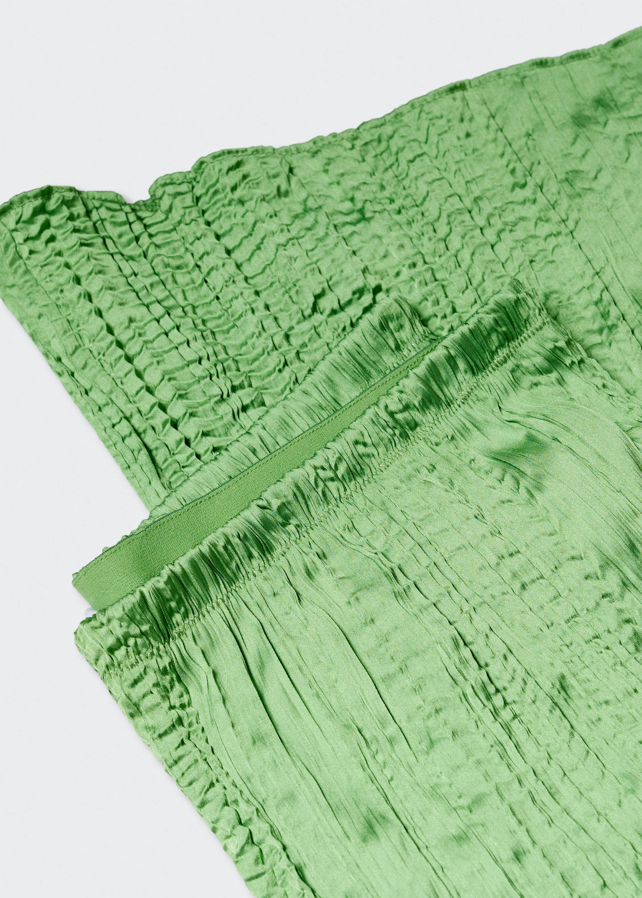 Satinierte Hose mit Plissée-Details - Detail des Artikels 8