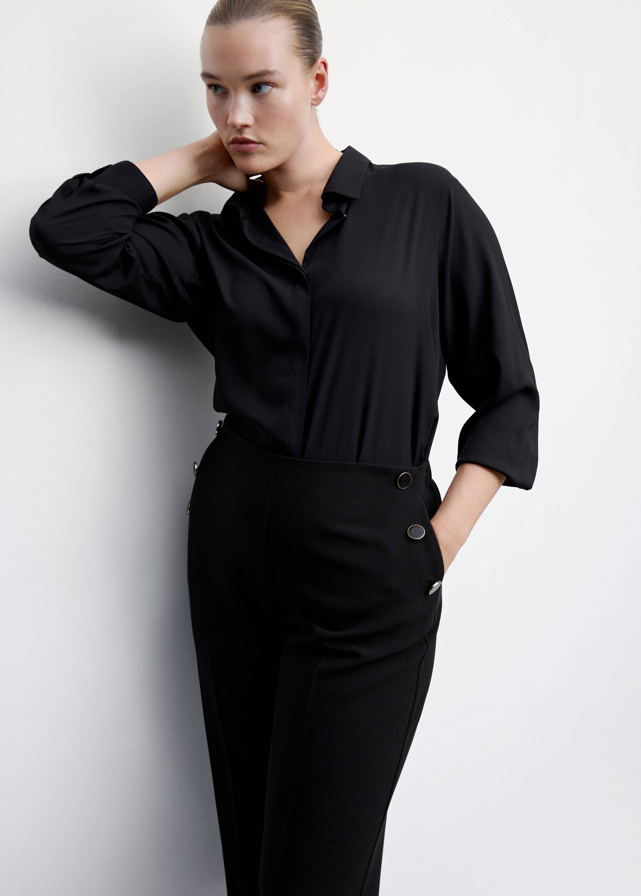 Cropped button trousers - Details of the article 4