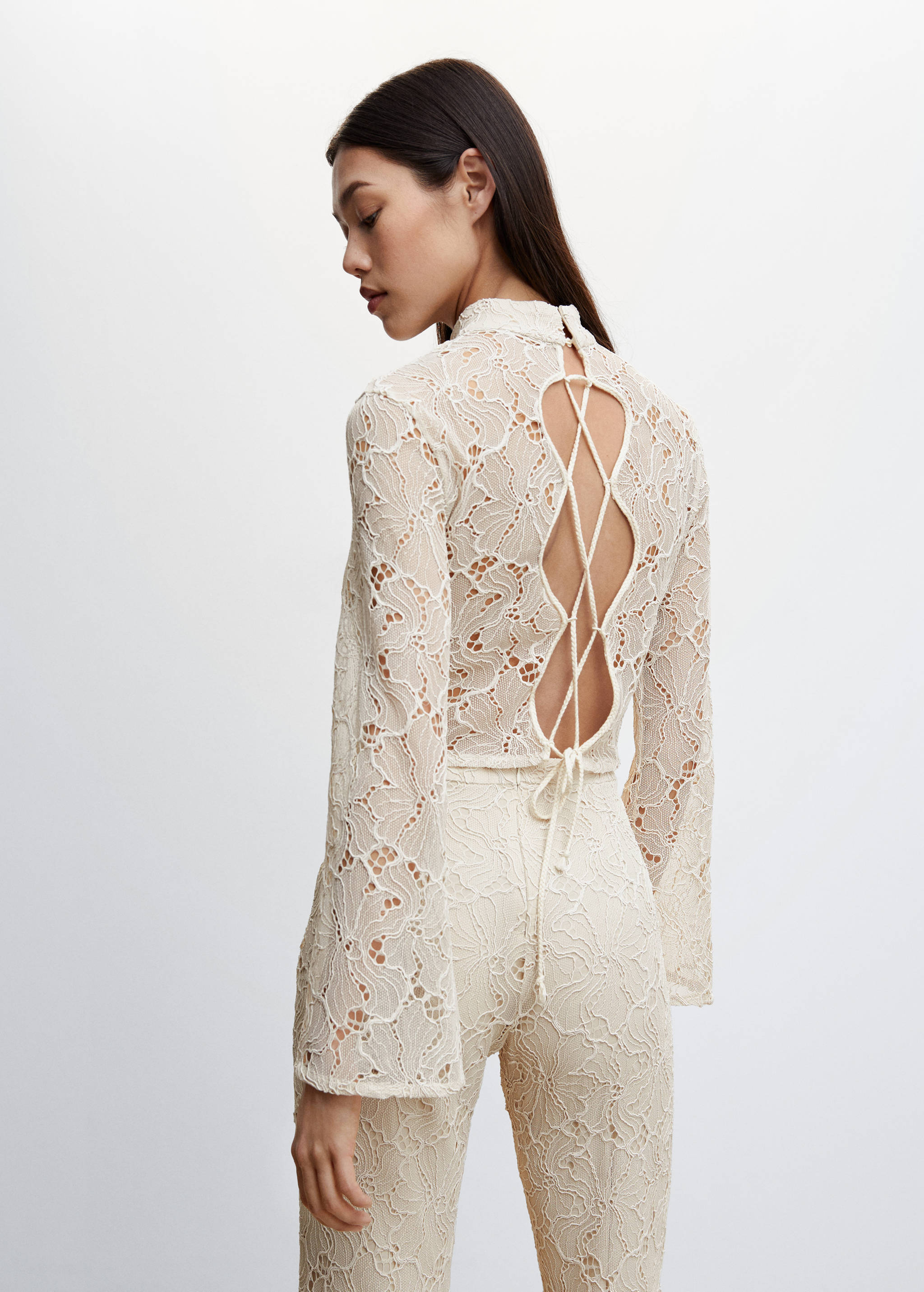 Open back lace top - Reverse of the article