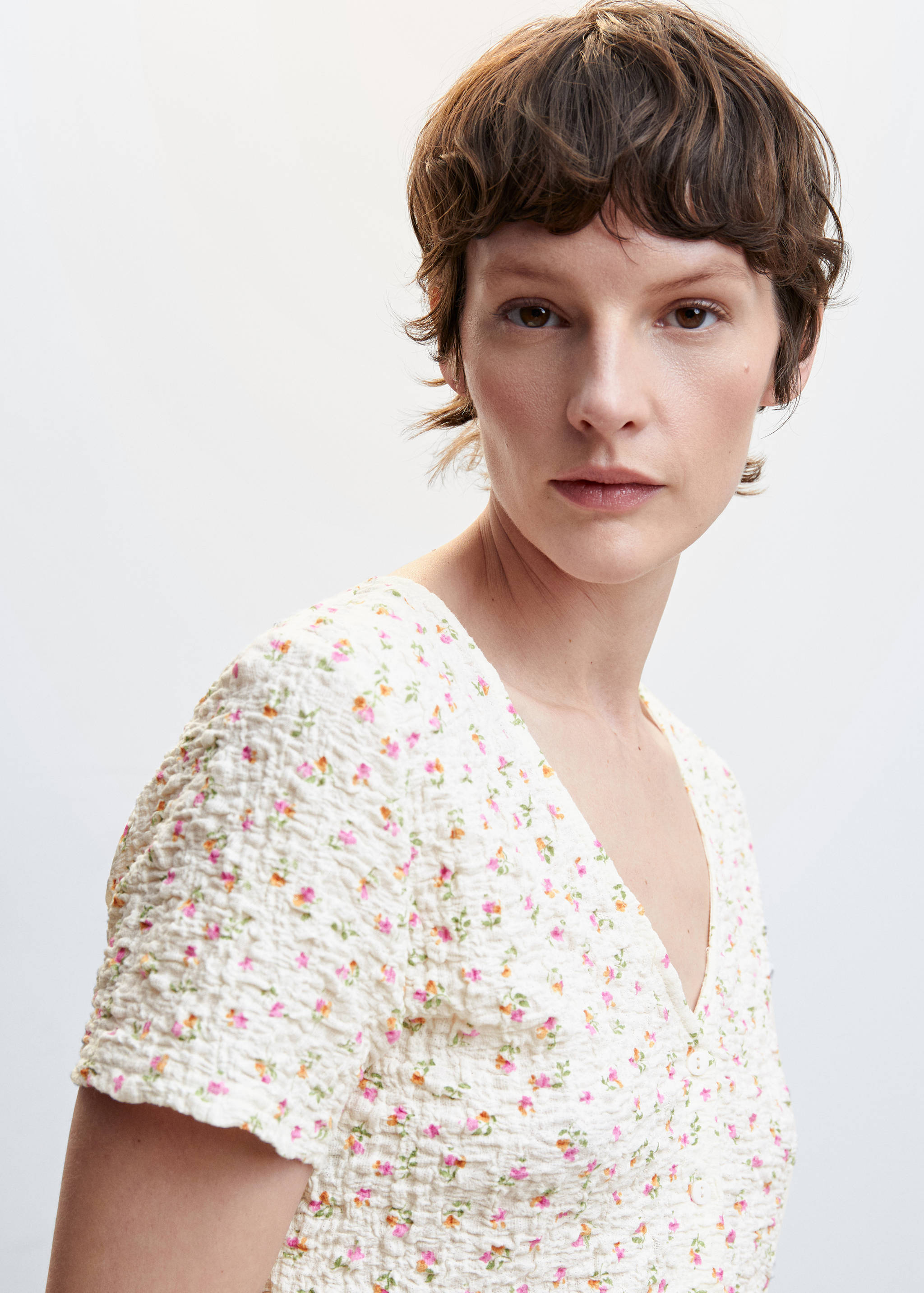 Buttoned texture T-shirt - Details of the article 1