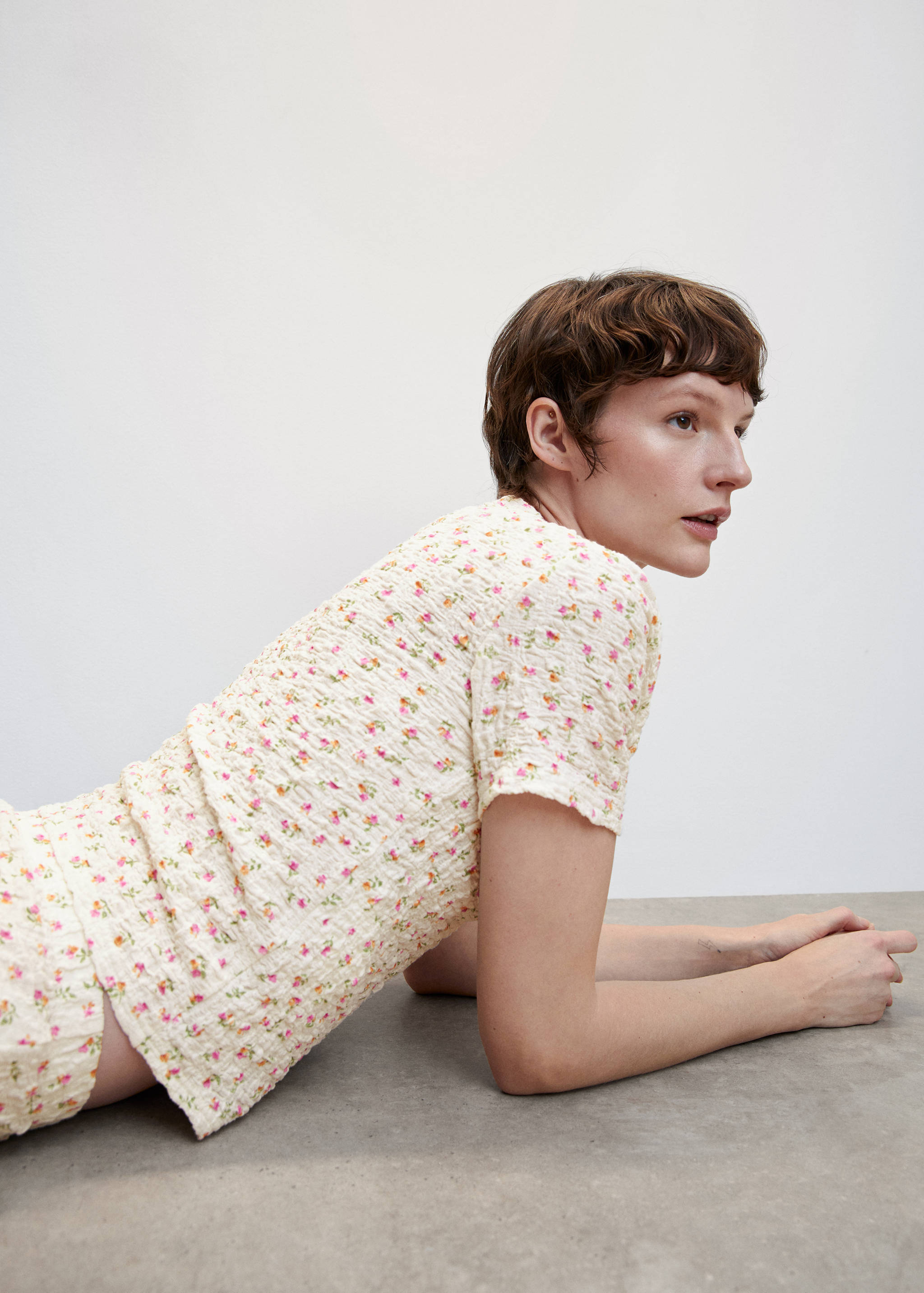 Buttoned texture T-shirt - Details of the article 2