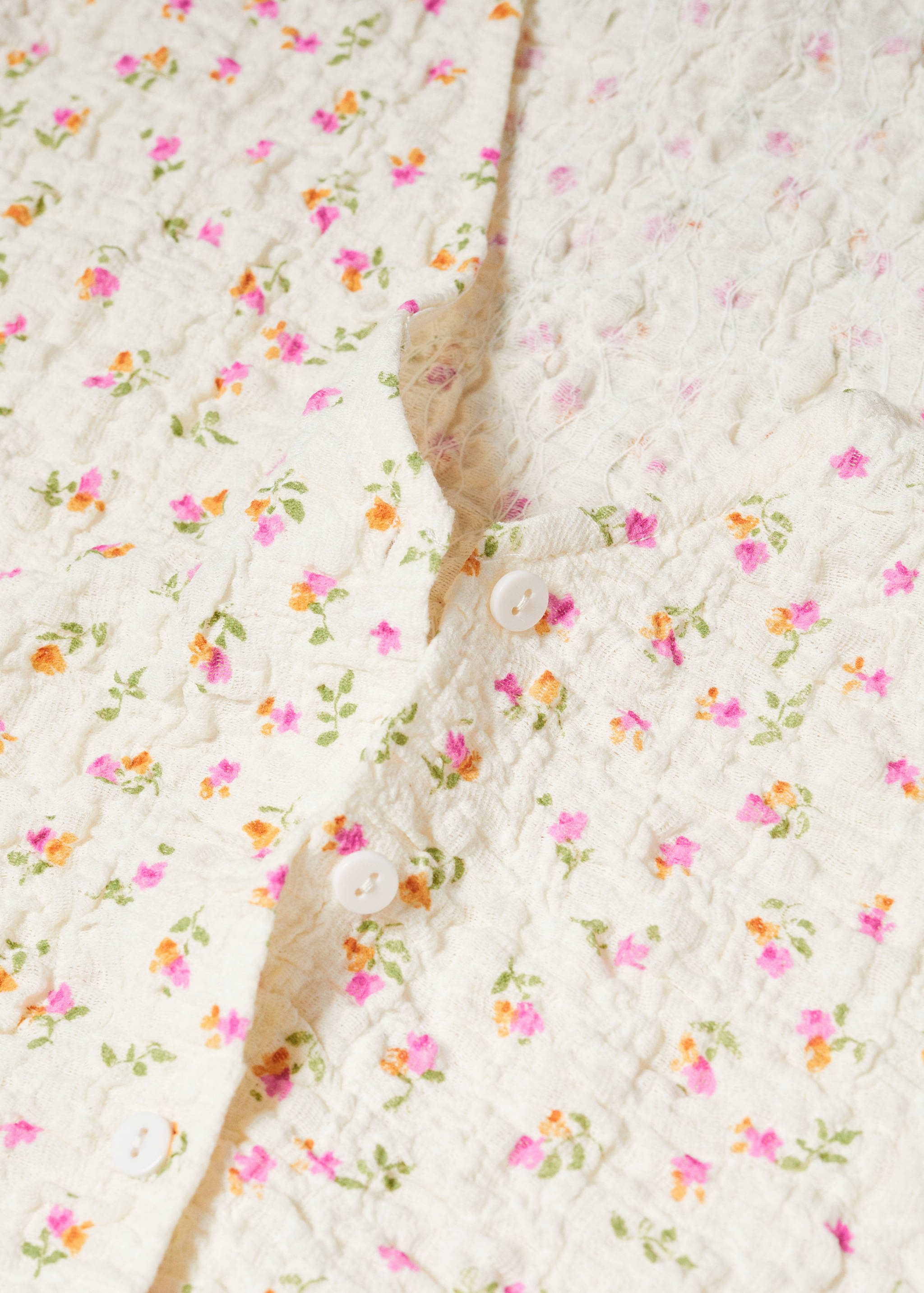 Buttoned texture T-shirt - Details of the article 8