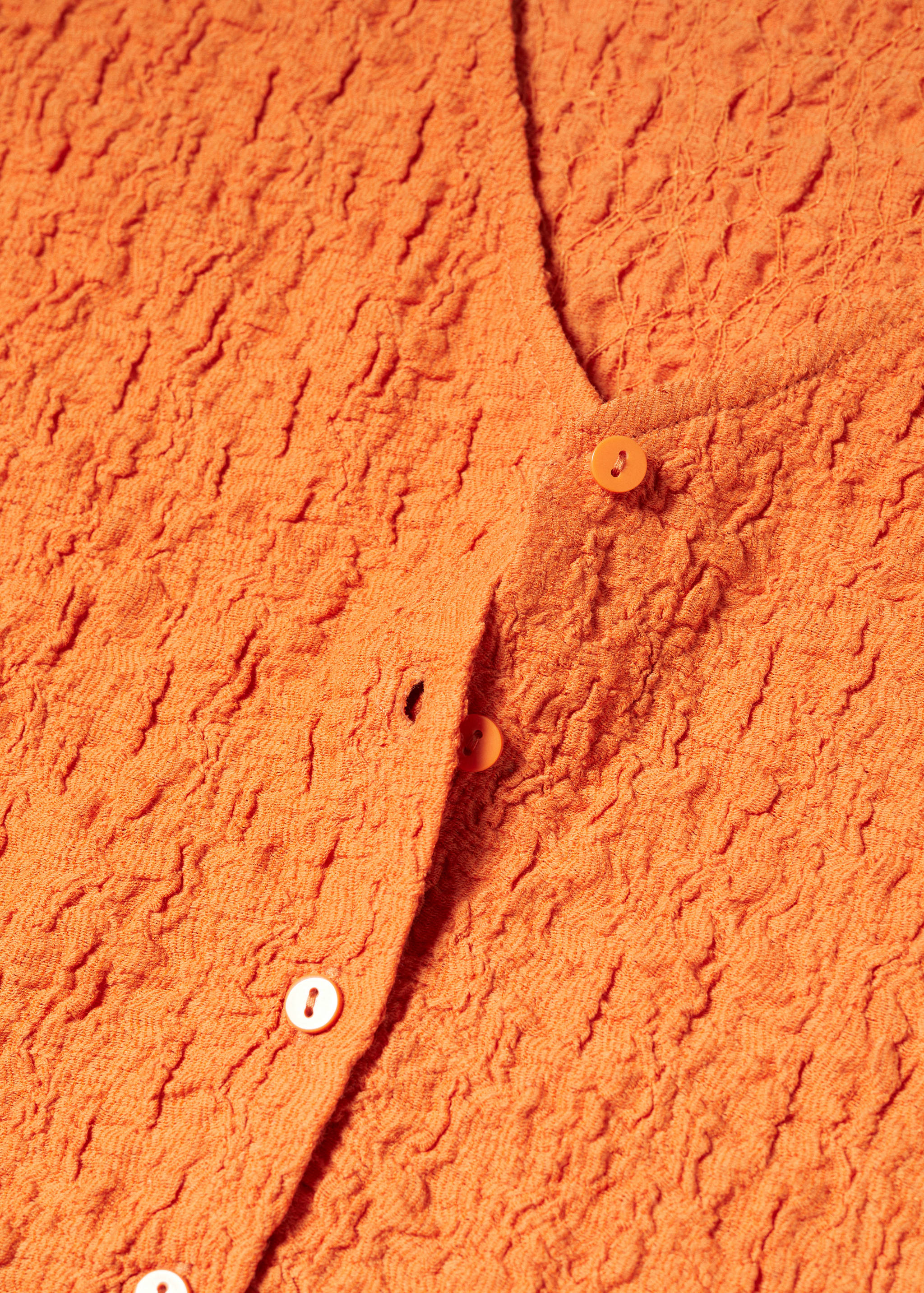 Buttoned texture T-shirt - Details of the article 8