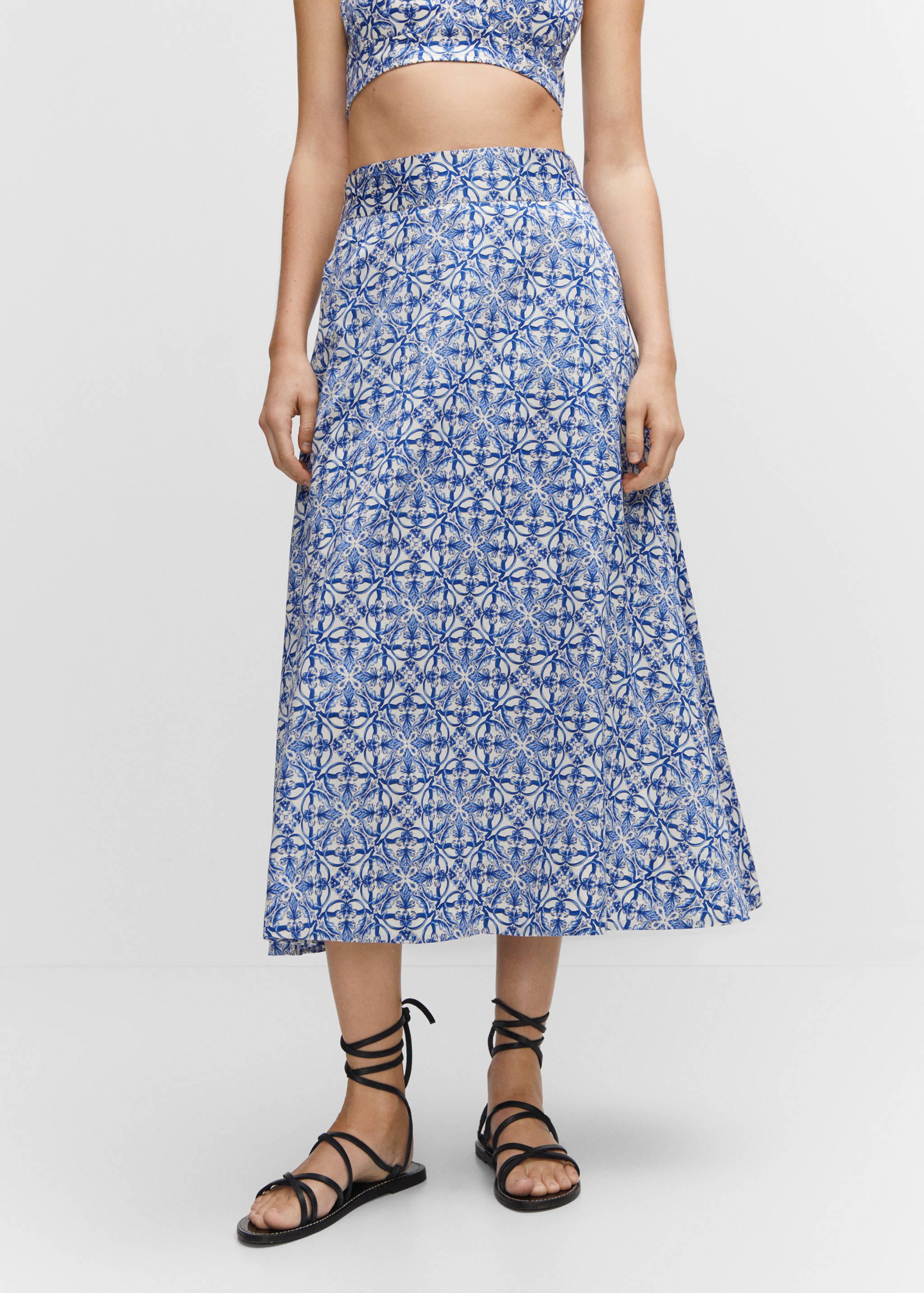Falda midi estampada - Plano medio