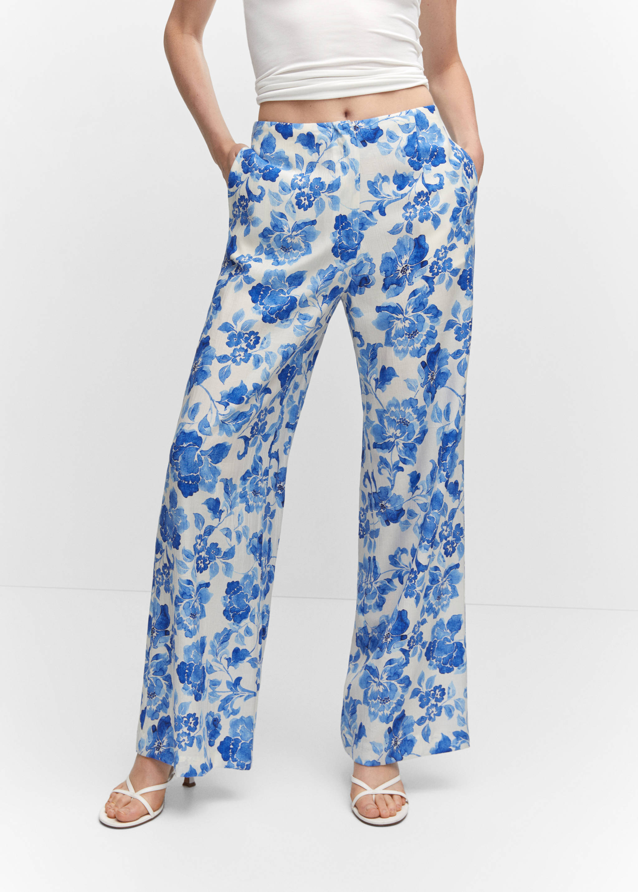 Spodnie palazzo w kwiaty - Plan średni
