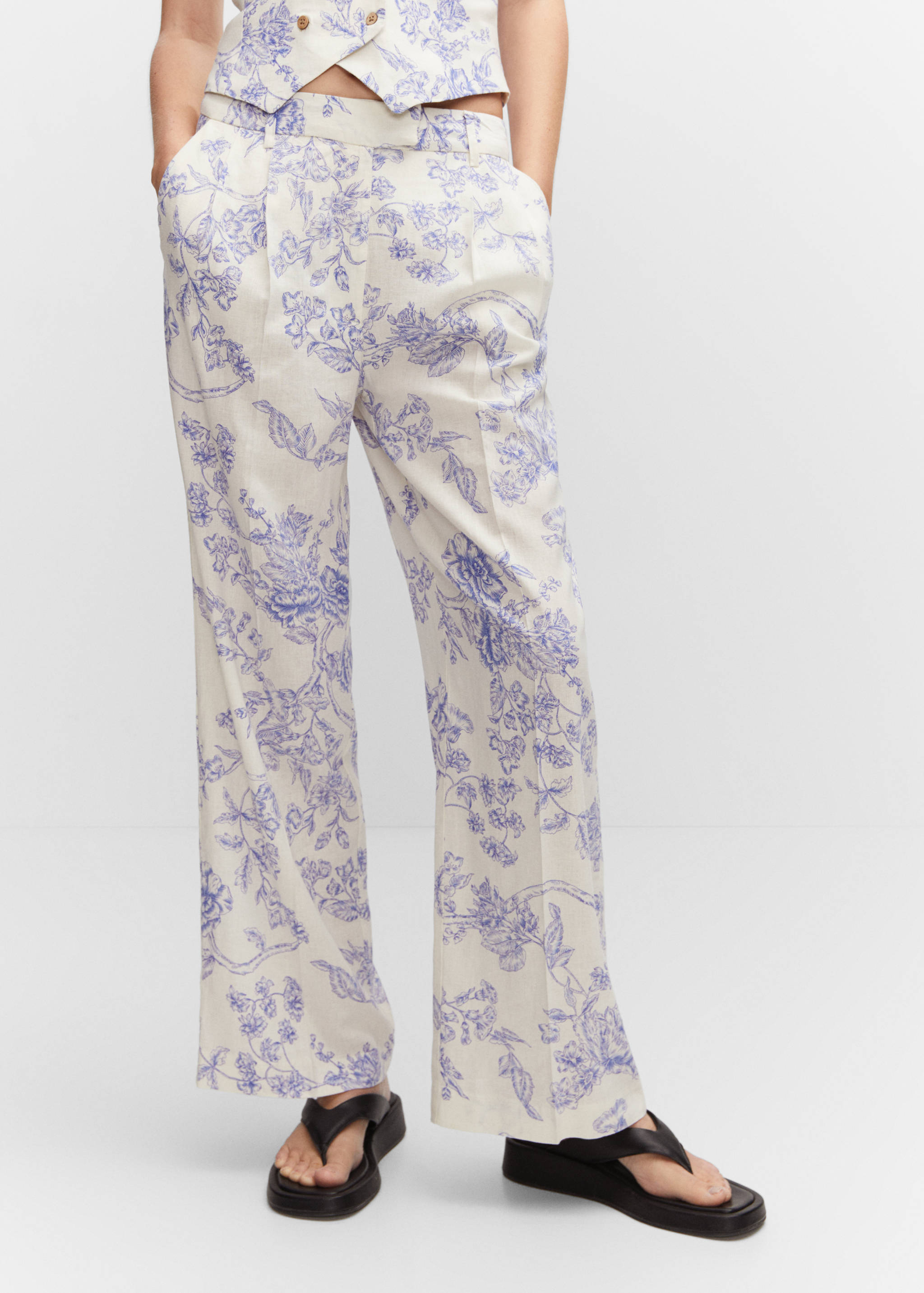 Pantalón lino estampado - Plano medio