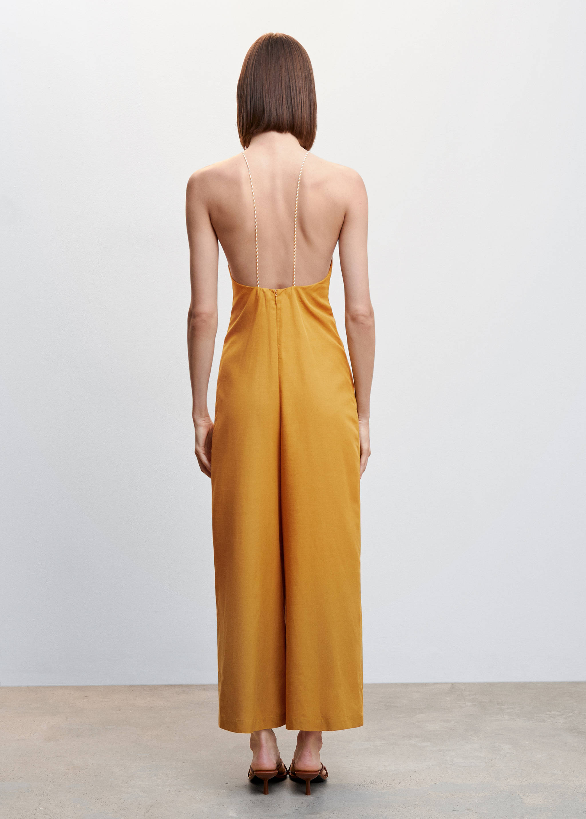 Open back jumpsuit - Reverse of the article